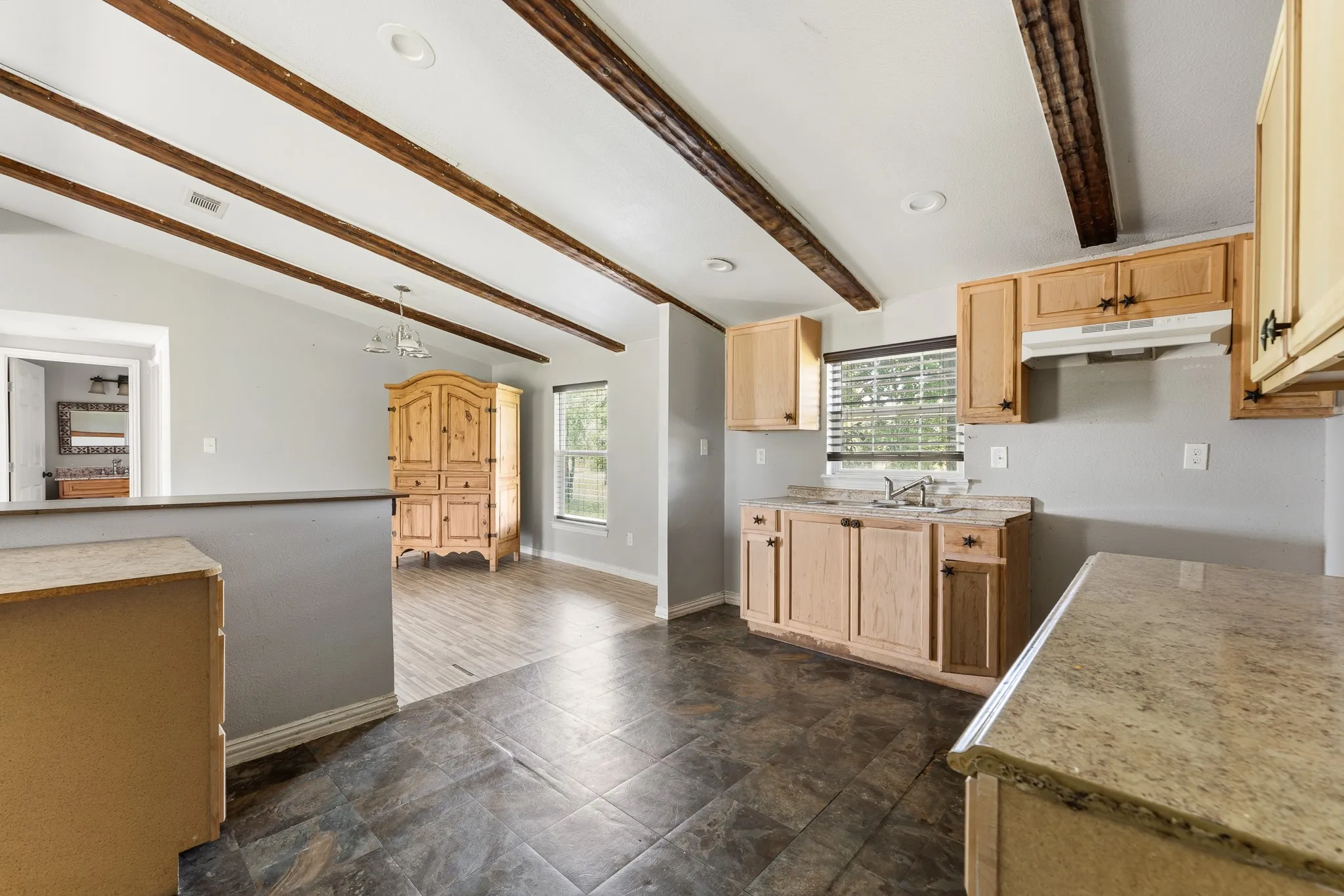 Single Family Residence For Sale in Hunt County , 8726 County Road 2580, Royse City, Texas 75189, 6 Bedroom, 3 Bathroom, Garage spaces, 2,583 Sqft, built in 1992, mls#21344661, Real Estate Agent in Royse City, Homes For Sale in Hunt county, Homes For Sale in Royse City, Realtor in Royse City Texas, Real Estate Brokerage Independent Realty Texas, Luminita Cordes Realtor