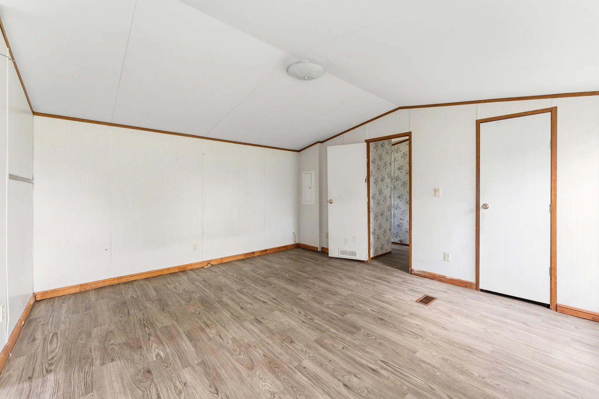 Single Family Residence For Sale in Hunt County , 8726 County Road 2580, Royse City, Texas 75189, 6 Bedroom, 3 Bathroom, Garage spaces, 2,583 Sqft, built in 1992, mls#21344661, Real Estate Agent in Royse City, Homes For Sale in Hunt county, Homes For Sale in Royse City, Realtor in Royse City Texas, Real Estate Brokerage Independent Realty Texas, Luminita Cordes Realtor