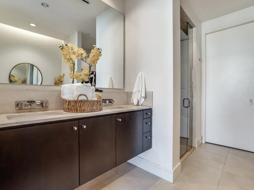 Condominium For Rent in Dallas County , 2408 Victory Park Lane 737, Dallas, Texas 75219, 3 Bedrooms, 3 Bathrooms, 2 Garage spaces, 1,925 Sqft, built in 2005, Price $6,999, mls#21344465, Real Estate Agent in Dallas, Homes For Rent in Dallas county, Homes For Rent in Dallas, Realtor in Dallas Texas, Real Estate Brokerage Independent Realty Texas, Luminita Cordes Realtor