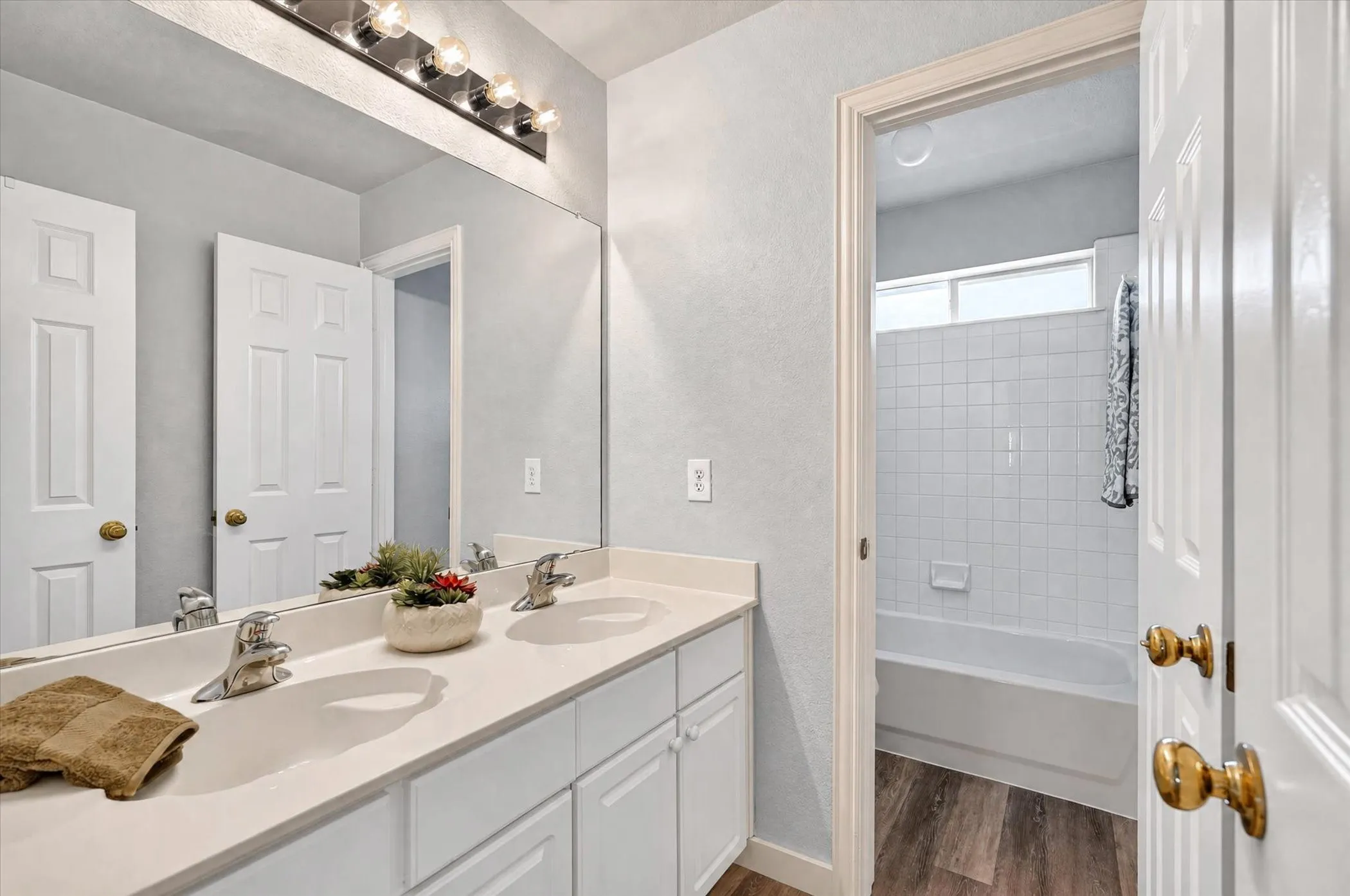Single Family Residence For Sale in Dallas County , 4302 Founders Drive, Rowlett, Texas 75089, 4 Bedroom, 4 Bathroom, 3 Garage spaces, 3,220 Sqft, built in 2001, mls#21344631, Real Estate Agent in Rowlett, Homes For Sale in Dallas county, Homes For Sale in Rowlett, Realtor in Rowlett Texas, Real Estate Brokerage Independent Realty Texas, Luminita Cordes Realtor