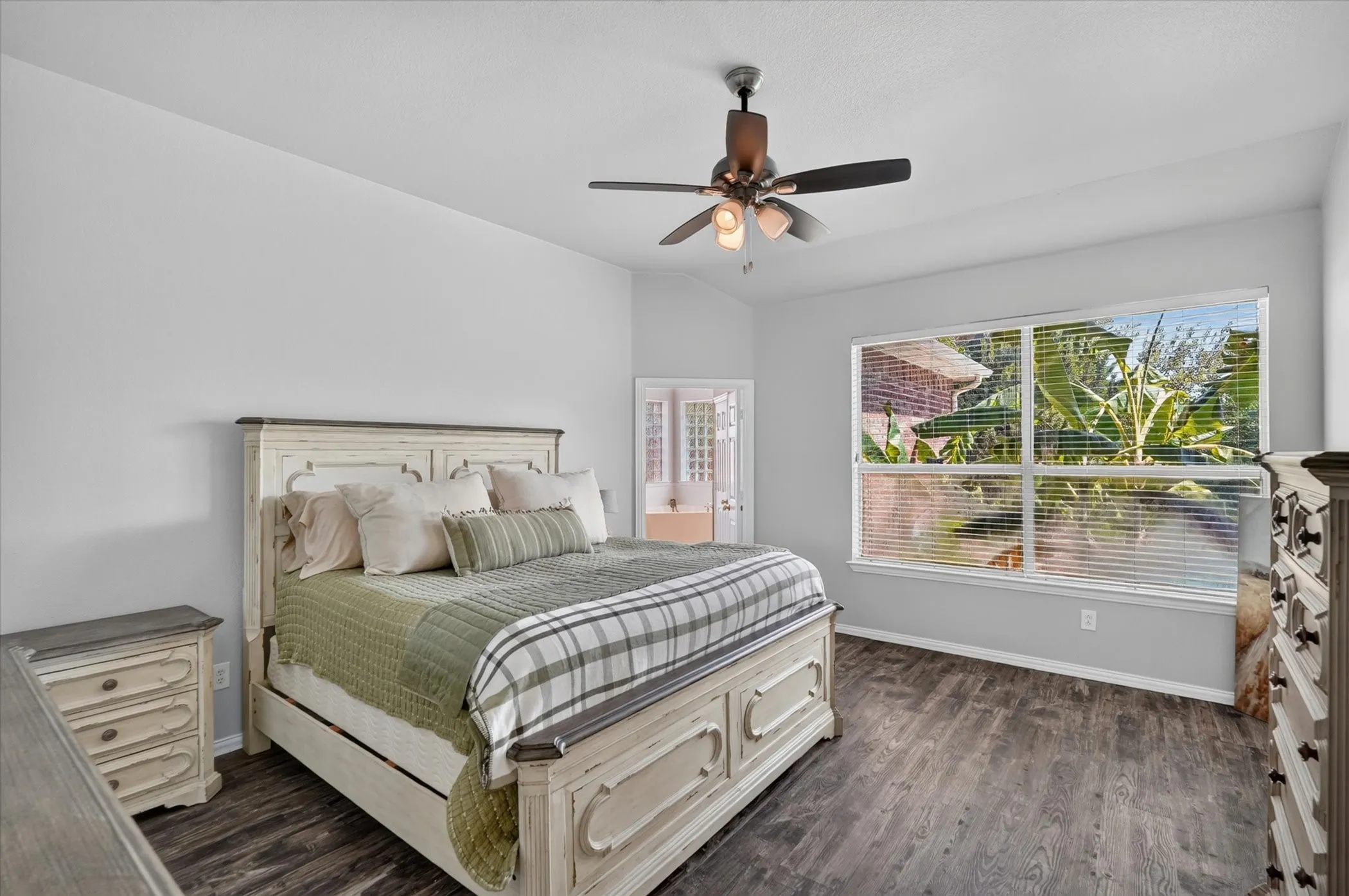 Single Family Residence For Sale in Dallas County , 4302 Founders Drive, Rowlett, Texas 75089, 4 Bedroom, 4 Bathroom, 3 Garage spaces, 3,220 Sqft, built in 2001, mls#21344631, Real Estate Agent in Rowlett, Homes For Sale in Dallas county, Homes For Sale in Rowlett, Realtor in Rowlett Texas, Real Estate Brokerage Independent Realty Texas, Luminita Cordes Realtor
