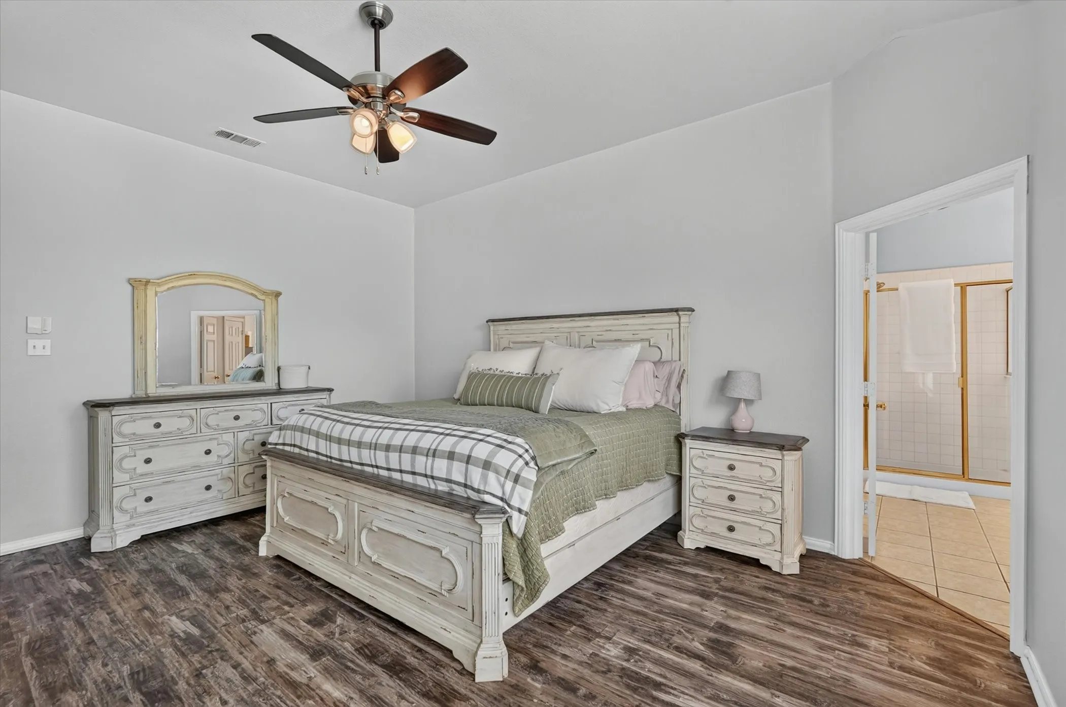 Single Family Residence For Sale in Dallas County , 4302 Founders Drive, Rowlett, Texas 75089, 4 Bedroom, 4 Bathroom, 3 Garage spaces, 3,220 Sqft, built in 2001, mls#21344631, Real Estate Agent in Rowlett, Homes For Sale in Dallas county, Homes For Sale in Rowlett, Realtor in Rowlett Texas, Real Estate Brokerage Independent Realty Texas, Luminita Cordes Realtor
