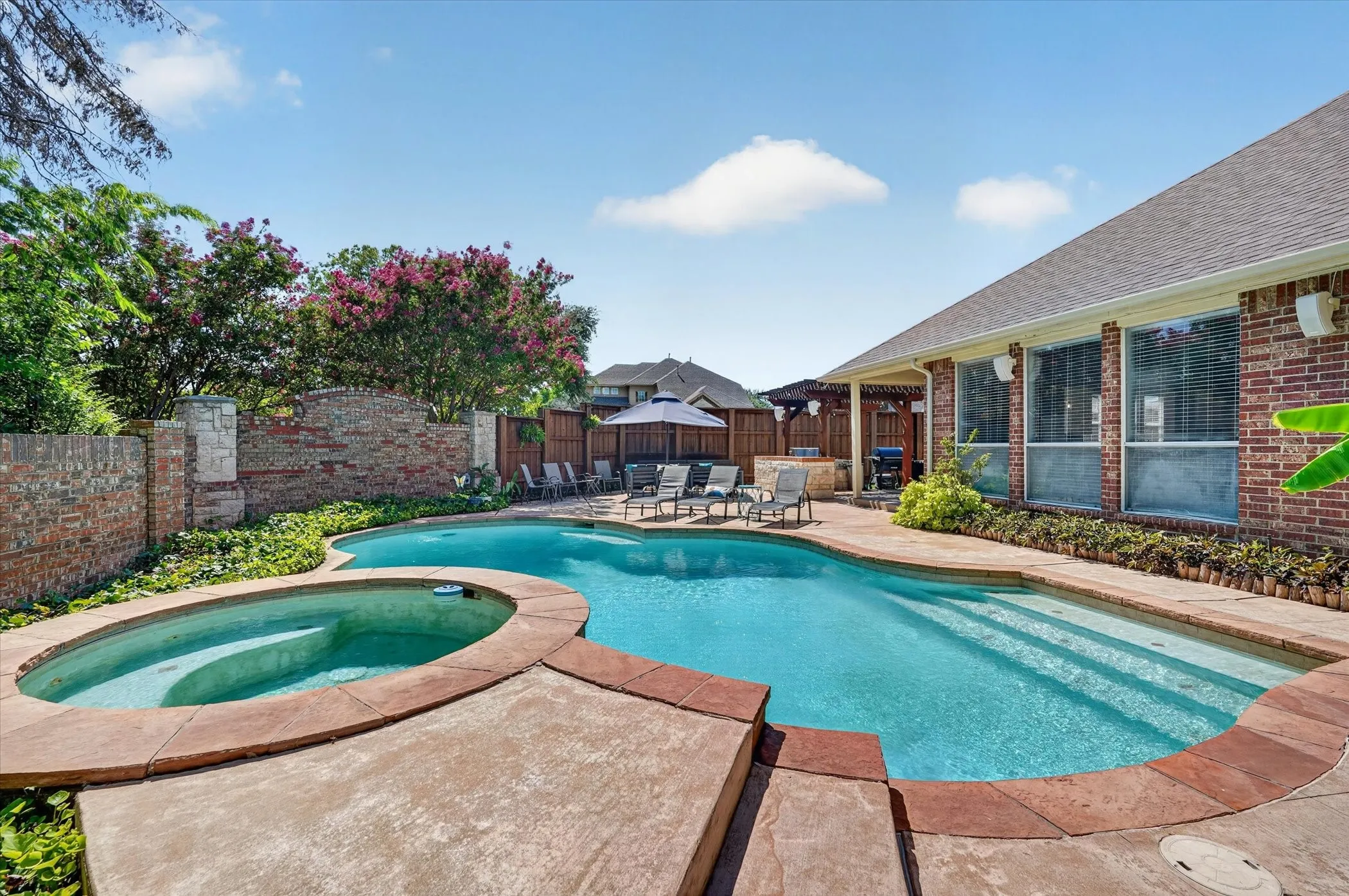 Single Family Residence For Sale in Dallas County , 4302 Founders Drive, Rowlett, Texas 75089, 4 Bedroom, 4 Bathroom, 3 Garage spaces, 3,220 Sqft, built in 2001, mls#21344631, Real Estate Agent in Rowlett, Homes For Sale in Dallas county, Homes For Sale in Rowlett, Realtor in Rowlett Texas, Real Estate Brokerage Independent Realty Texas, Luminita Cordes Realtor