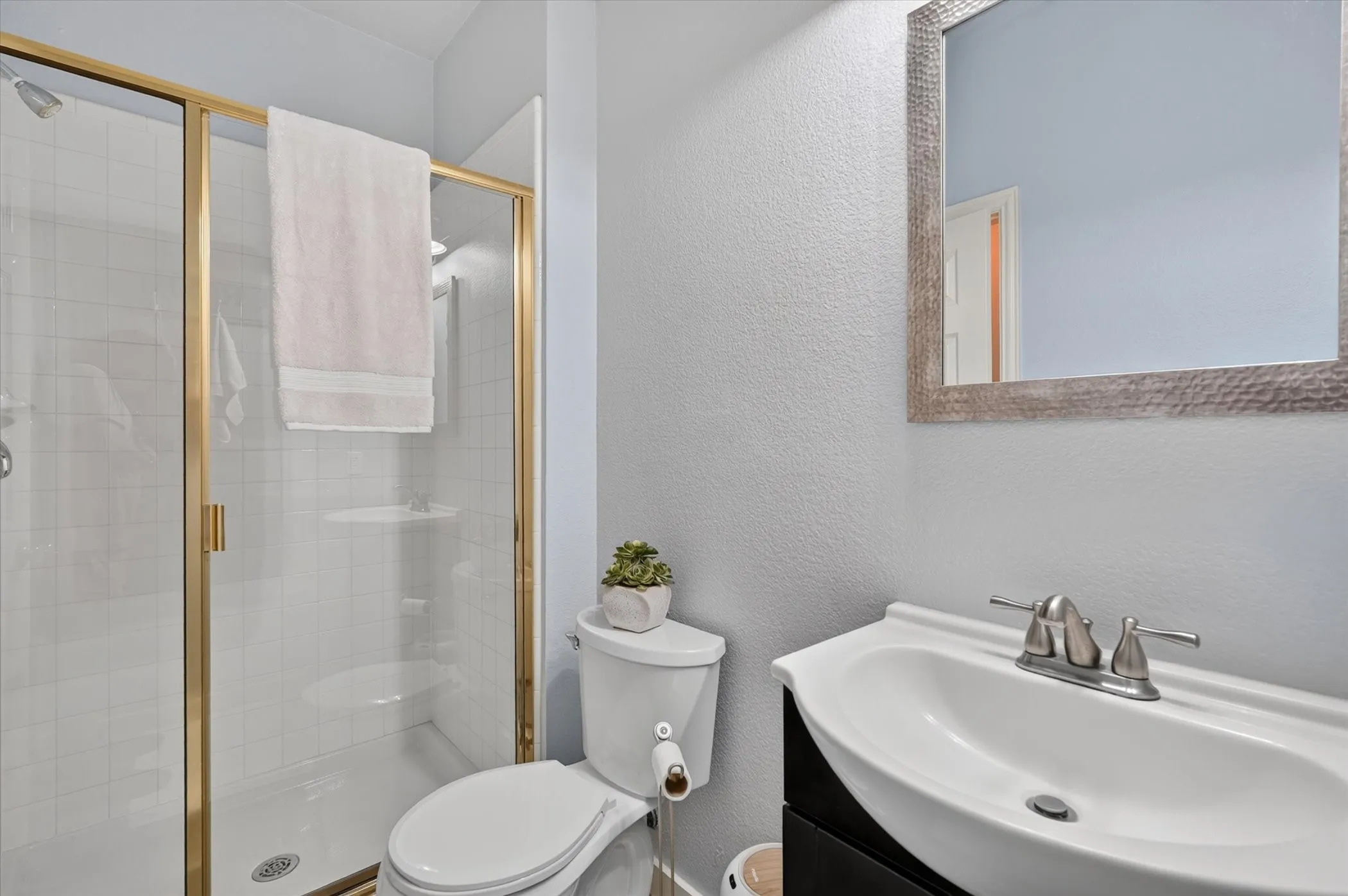 Single Family Residence For Sale in Dallas County , 4302 Founders Drive, Rowlett, Texas 75089, 4 Bedroom, 4 Bathroom, 3 Garage spaces, 3,220 Sqft, built in 2001, mls#21344631, Real Estate Agent in Rowlett, Homes For Sale in Dallas county, Homes For Sale in Rowlett, Realtor in Rowlett Texas, Real Estate Brokerage Independent Realty Texas, Luminita Cordes Realtor