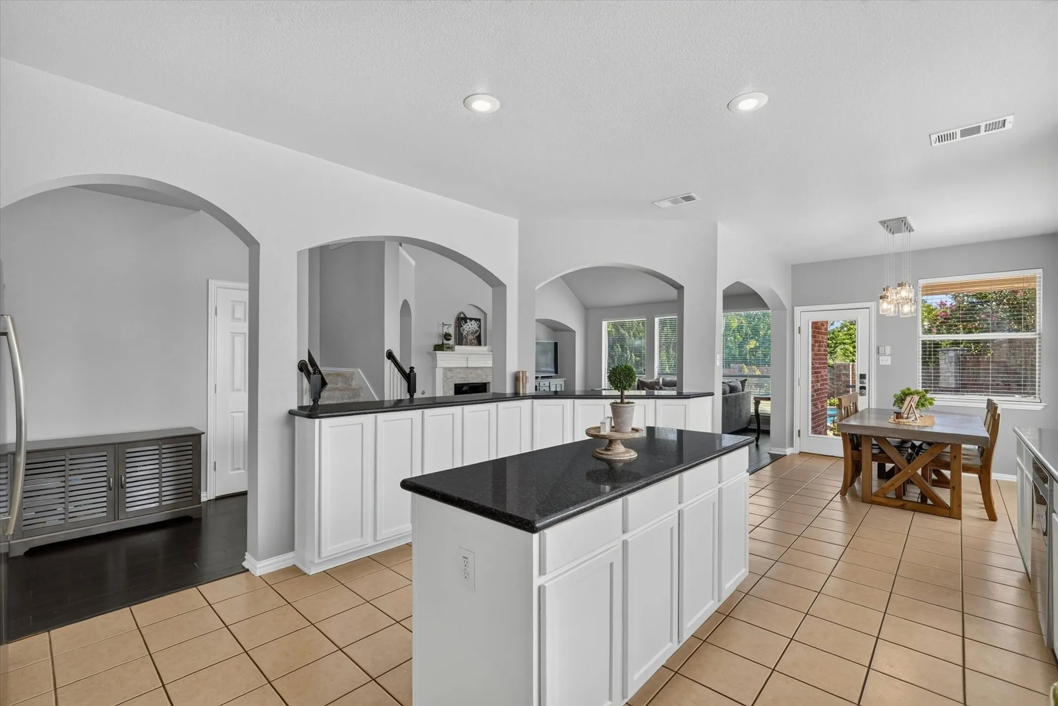 Single Family Residence For Sale in Dallas County , 4302 Founders Drive, Rowlett, Texas 75089, 4 Bedroom, 4 Bathroom, 3 Garage spaces, 3,220 Sqft, built in 2001, mls#21344631, Real Estate Agent in Rowlett, Homes For Sale in Dallas county, Homes For Sale in Rowlett, Realtor in Rowlett Texas, Real Estate Brokerage Independent Realty Texas, Luminita Cordes Realtor