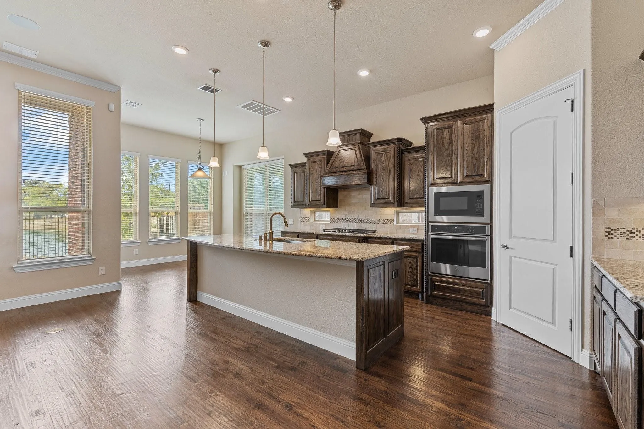 Single Family Residence For Rent in Denton County , 3759 Legends Path, Flower Mound, Texas 75028, 2 Bedroom, 4 Bathroom, 2 Garage spaces, 2,781 Sqft, built in 2018, mls#21344704, Real Estate Agent in Flower Mound, Homes For Rent in Denton county, Homes For Rent in Flower Mound, Realtor in Flower Mound Texas, Real Estate Brokerage Independent Realty Texas, Luminita Cordes Realtor