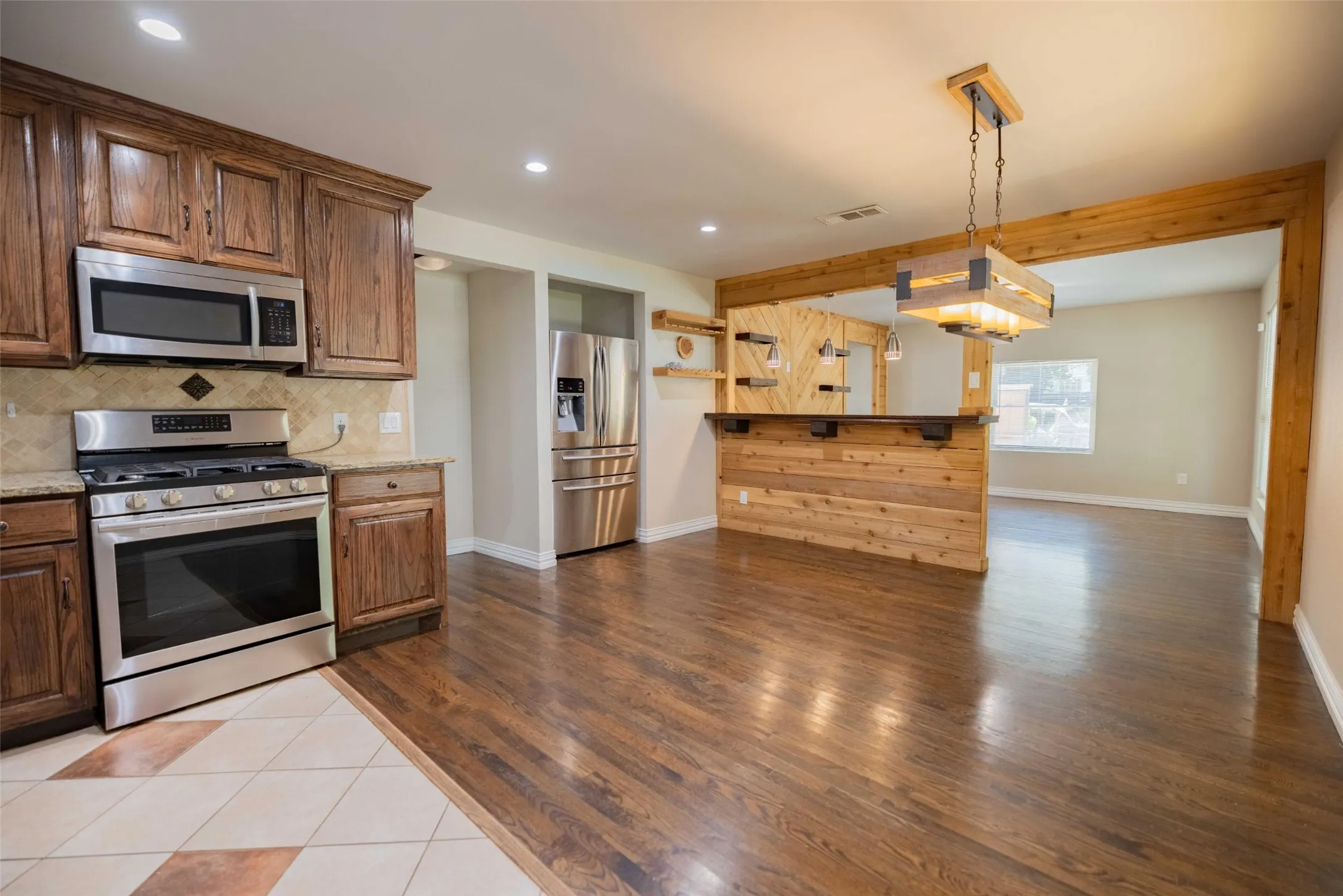 Single Family Residence For Rent in Dallas County , 1126 Wilbur Street, Dallas, Texas 75224, 3 Bedroom, 2 Bathroom, Garage spaces, 1,382 Sqft, built in 1923, mls#21344710, Real Estate Agent in Dallas, Homes For Rent in Dallas county, Homes For Rent in Dallas, Realtor in Dallas Texas, Real Estate Brokerage Independent Realty Texas, Luminita Cordes Realtor