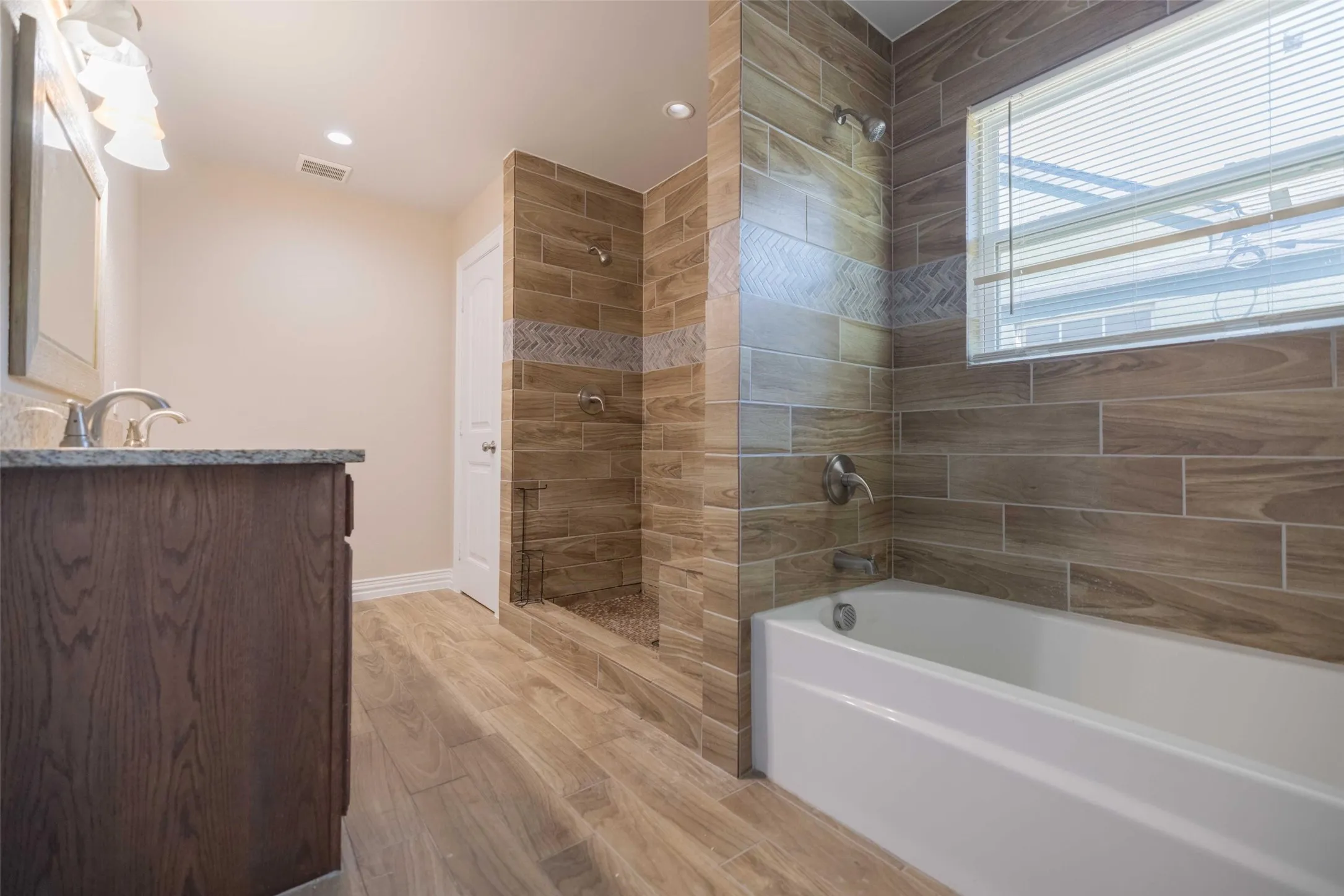 Single Family Residence For Rent in Dallas County , 1126 Wilbur Street, Dallas, Texas 75224, 3 Bedroom, 2 Bathroom, Garage spaces, 1,382 Sqft, built in 1923, mls#21344710, Real Estate Agent in Dallas, Homes For Rent in Dallas county, Homes For Rent in Dallas, Realtor in Dallas Texas, Real Estate Brokerage Independent Realty Texas, Luminita Cordes Realtor