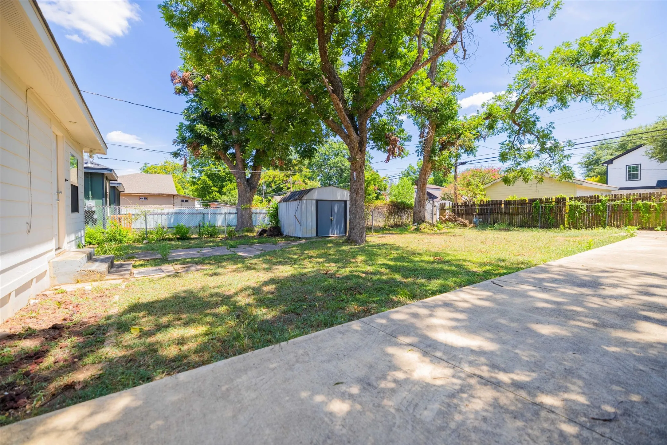 Single Family Residence For Rent in Dallas County , 1126 Wilbur Street, Dallas, Texas 75224, 3 Bedroom, 2 Bathroom, Garage spaces, 1,382 Sqft, built in 1923, mls#21344710, Real Estate Agent in Dallas, Homes For Rent in Dallas county, Homes For Rent in Dallas, Realtor in Dallas Texas, Real Estate Brokerage Independent Realty Texas, Luminita Cordes Realtor