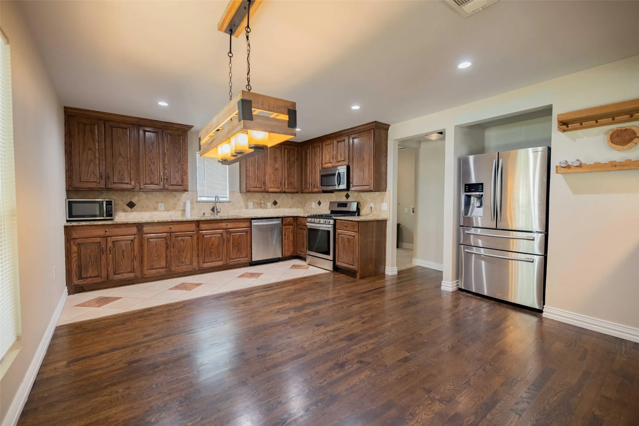 Single Family Residence For Rent in Dallas County , 1126 Wilbur Street, Dallas, Texas 75224, 3 Bedroom, 2 Bathroom, Garage spaces, 1,382 Sqft, built in 1923, mls#21344710, Real Estate Agent in Dallas, Homes For Rent in Dallas county, Homes For Rent in Dallas, Realtor in Dallas Texas, Real Estate Brokerage Independent Realty Texas, Luminita Cordes Realtor