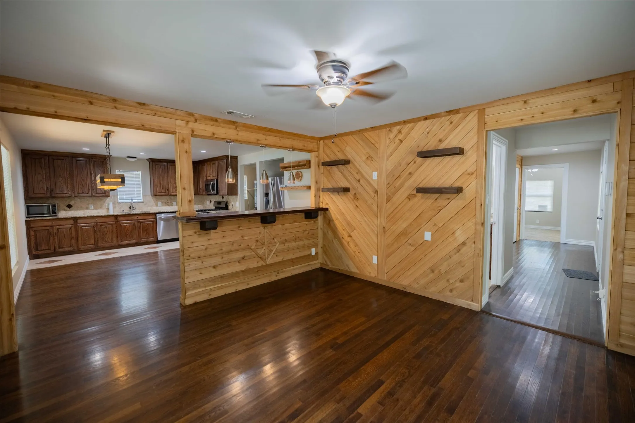 Single Family Residence For Rent in Dallas County , 1126 Wilbur Street, Dallas, Texas 75224, 3 Bedroom, 2 Bathroom, Garage spaces, 1,382 Sqft, built in 1923, mls#21344710, Real Estate Agent in Dallas, Homes For Rent in Dallas county, Homes For Rent in Dallas, Realtor in Dallas Texas, Real Estate Brokerage Independent Realty Texas, Luminita Cordes Realtor