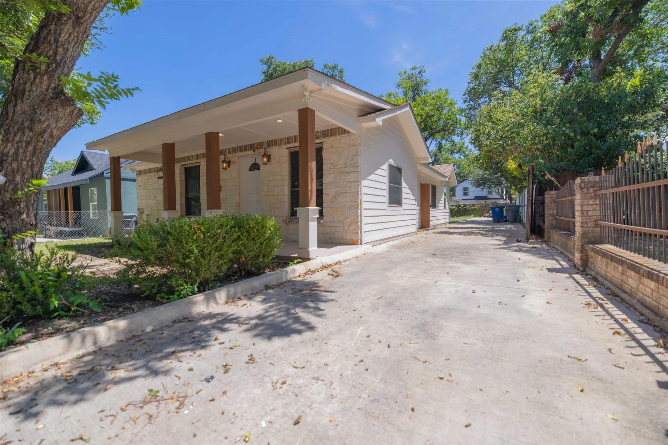 Single Family Residence For Rent in Dallas County , 1126 Wilbur Street, Dallas, Texas 75224, 3 Bedroom, 2 Bathroom, Garage spaces, 1,382 Sqft, built in 1923, mls#21344710, Real Estate Agent in Dallas, Homes For Rent in Dallas county, Homes For Rent in Dallas, Realtor in Dallas Texas, Real Estate Brokerage Independent Realty Texas, Luminita Cordes Realtor