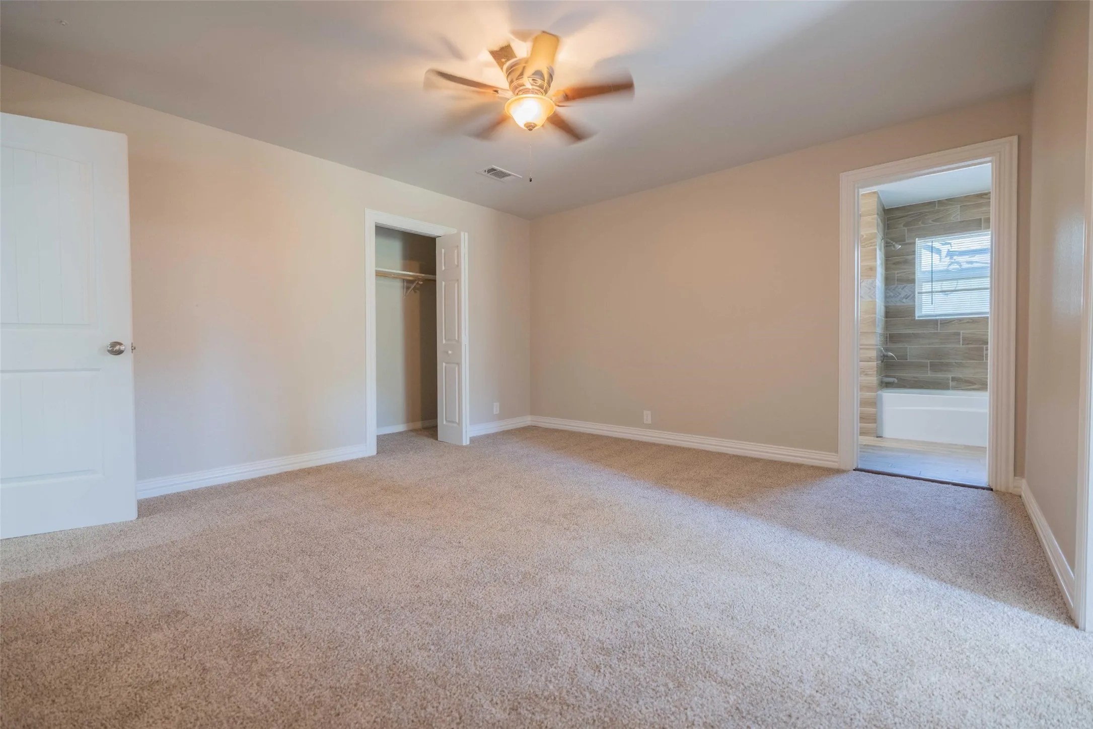 Single Family Residence For Rent in Dallas County , 1126 Wilbur Street, Dallas, Texas 75224, 3 Bedroom, 2 Bathroom, Garage spaces, 1,382 Sqft, built in 1923, mls#21344710, Real Estate Agent in Dallas, Homes For Rent in Dallas county, Homes For Rent in Dallas, Realtor in Dallas Texas, Real Estate Brokerage Independent Realty Texas, Luminita Cordes Realtor