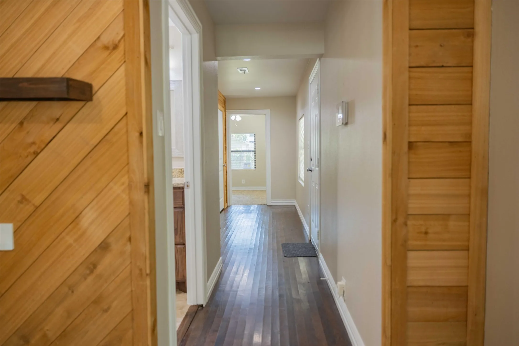 Single Family Residence For Rent in Dallas County , 1126 Wilbur Street, Dallas, Texas 75224, 3 Bedroom, 2 Bathroom, Garage spaces, 1,382 Sqft, built in 1923, mls#21344710, Real Estate Agent in Dallas, Homes For Rent in Dallas county, Homes For Rent in Dallas, Realtor in Dallas Texas, Real Estate Brokerage Independent Realty Texas, Luminita Cordes Realtor