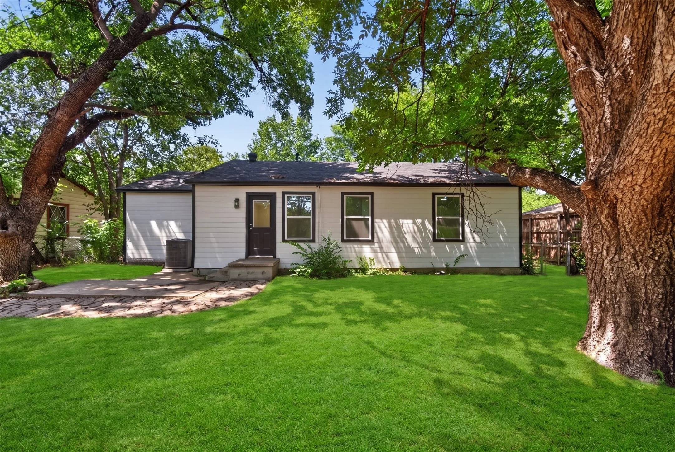 Single Family Residence For Sale in Dallas County , 1110 Ryan Avenue, Carrollton, Texas 75006, 4 Bedroom, 2 Bathroom, Garage spaces, 1,439 Sqft, built in 1954, mls#21340290, Real Estate Agent in Carrollton, Homes For Sale in Dallas county, Homes For Sale in Carrollton, Realtor in Carrollton Texas, Real Estate Brokerage Independent Realty Texas, Luminita Cordes Realtor