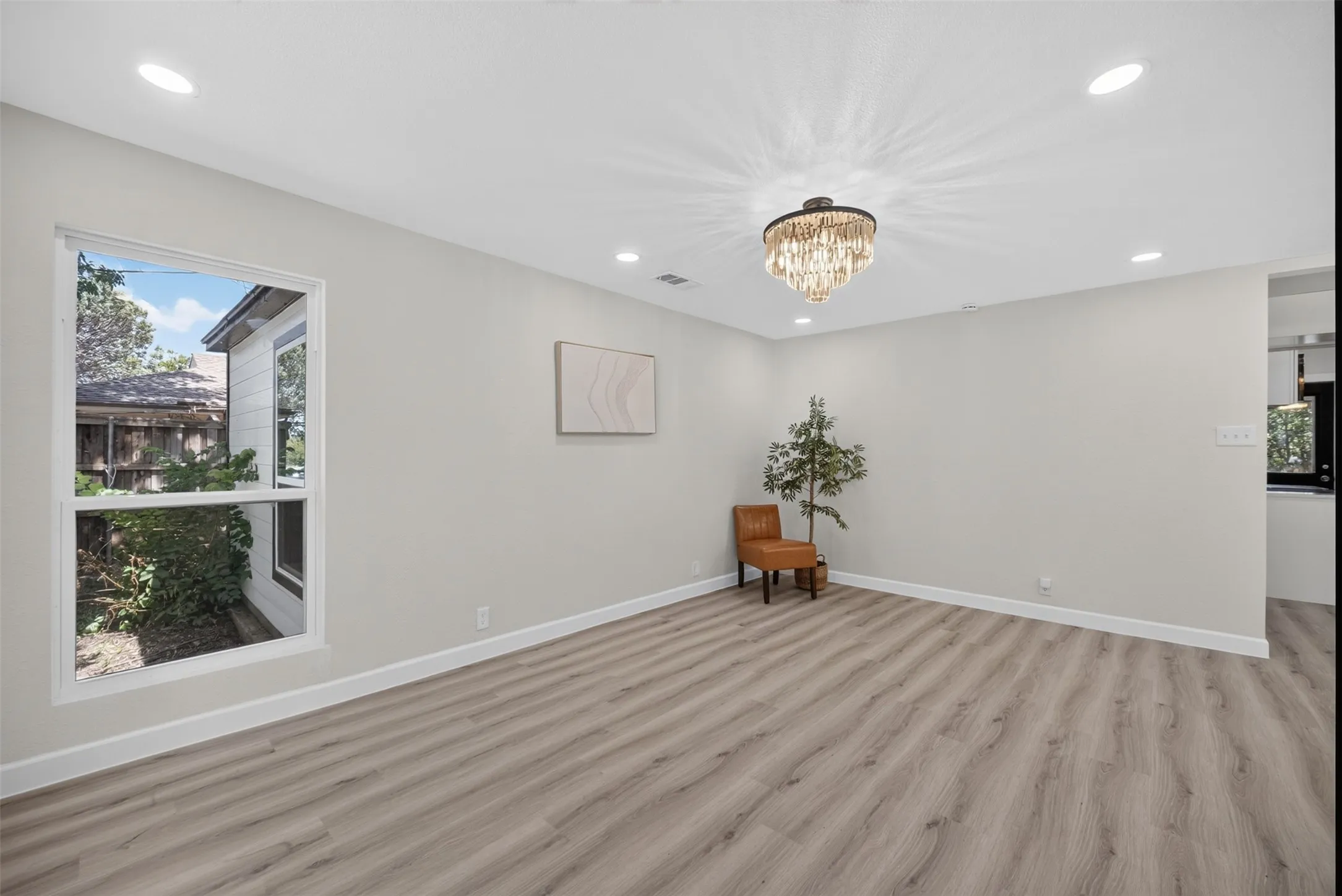 Single Family Residence For Sale in Dallas County , 1110 Ryan Avenue, Carrollton, Texas 75006, 4 Bedroom, 2 Bathroom, Garage spaces, 1,439 Sqft, built in 1954, mls#21340290, Real Estate Agent in Carrollton, Homes For Sale in Dallas county, Homes For Sale in Carrollton, Realtor in Carrollton Texas, Real Estate Brokerage Independent Realty Texas, Luminita Cordes Realtor
