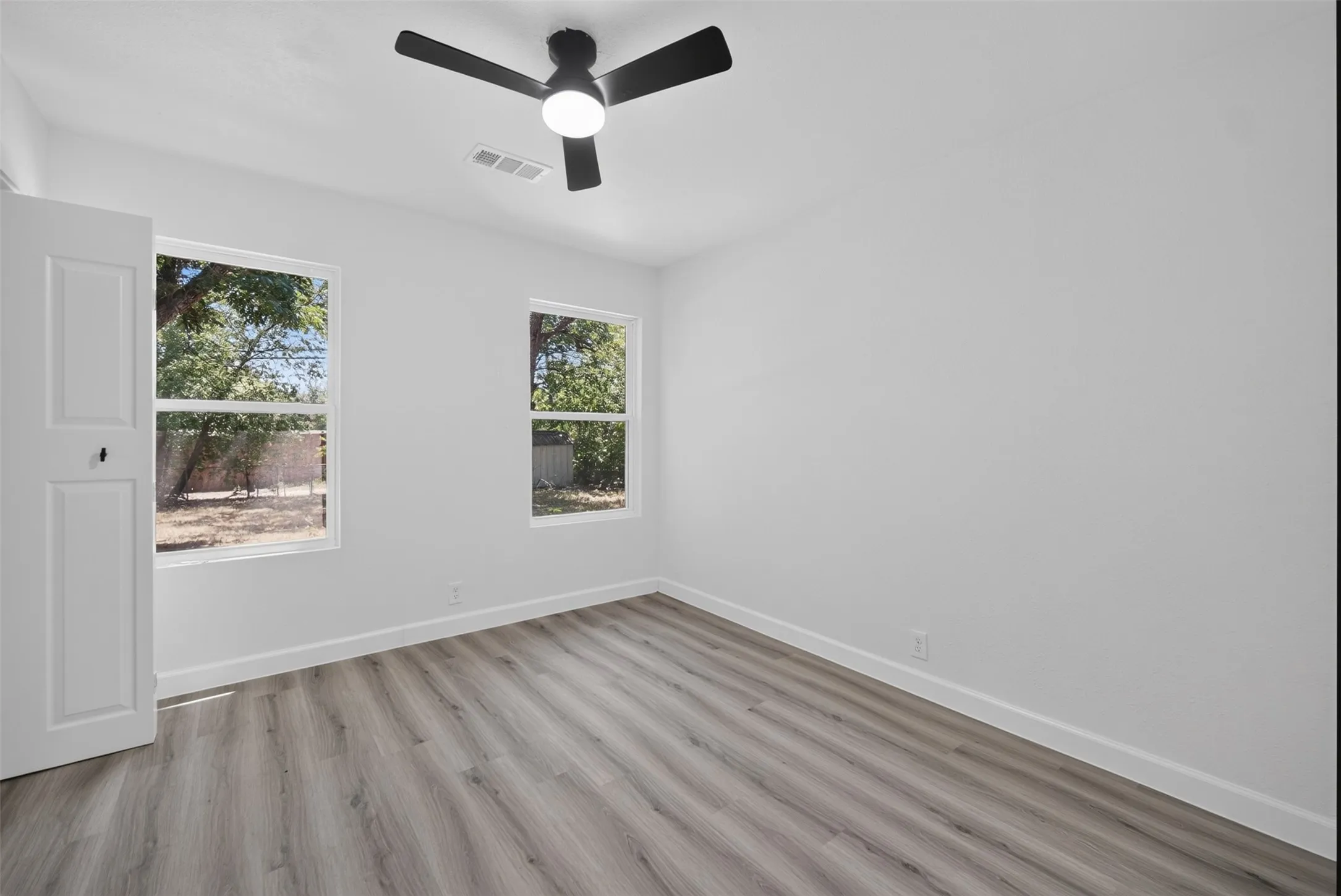 Single Family Residence For Sale in Dallas County , 1110 Ryan Avenue, Carrollton, Texas 75006, 4 Bedroom, 2 Bathroom, Garage spaces, 1,439 Sqft, built in 1954, mls#21340290, Real Estate Agent in Carrollton, Homes For Sale in Dallas county, Homes For Sale in Carrollton, Realtor in Carrollton Texas, Real Estate Brokerage Independent Realty Texas, Luminita Cordes Realtor