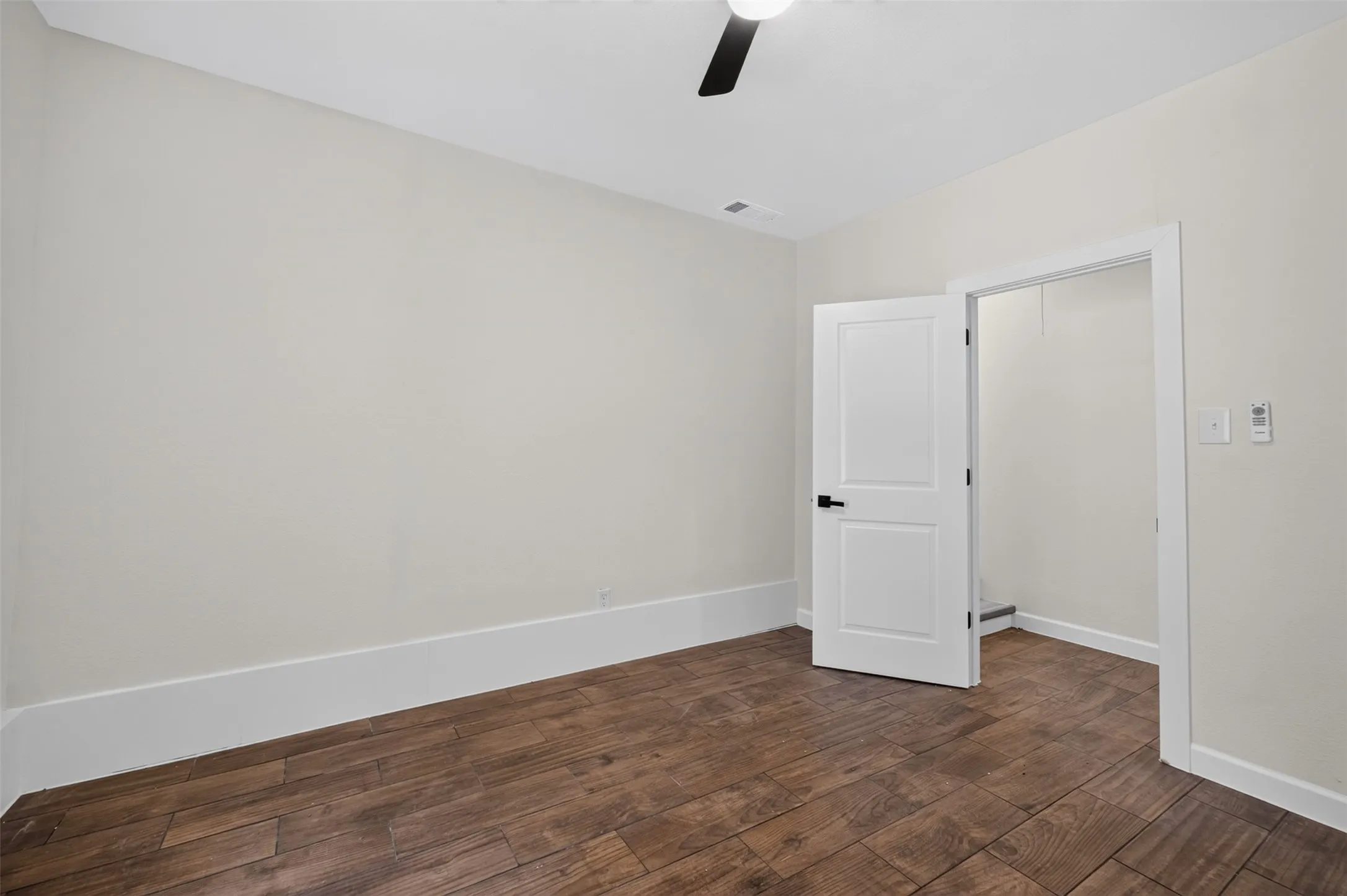 Single Family Residence For Sale in Dallas County , 1110 Ryan Avenue, Carrollton, Texas 75006, 4 Bedroom, 2 Bathroom, Garage spaces, 1,439 Sqft, built in 1954, mls#21340290, Real Estate Agent in Carrollton, Homes For Sale in Dallas county, Homes For Sale in Carrollton, Realtor in Carrollton Texas, Real Estate Brokerage Independent Realty Texas, Luminita Cordes Realtor