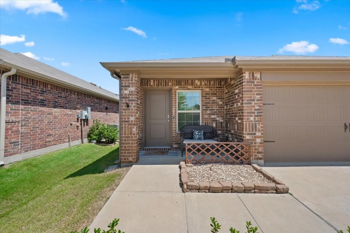 Single Family Residence For Sale in Kaufman County , 2560 Russell Street, Crandall, Texas 75114, 3 Bedroom, 2 Bathroom, 2 Garage spaces, 1,535 Sqft, built in 2022, mls#21344714, Real Estate Agent in Crandall, Homes For Sale in Kaufman county, Homes For Sale in Crandall, Realtor in Crandall Texas, Real Estate Brokerage Independent Realty Texas, Luminita Cordes Realtor