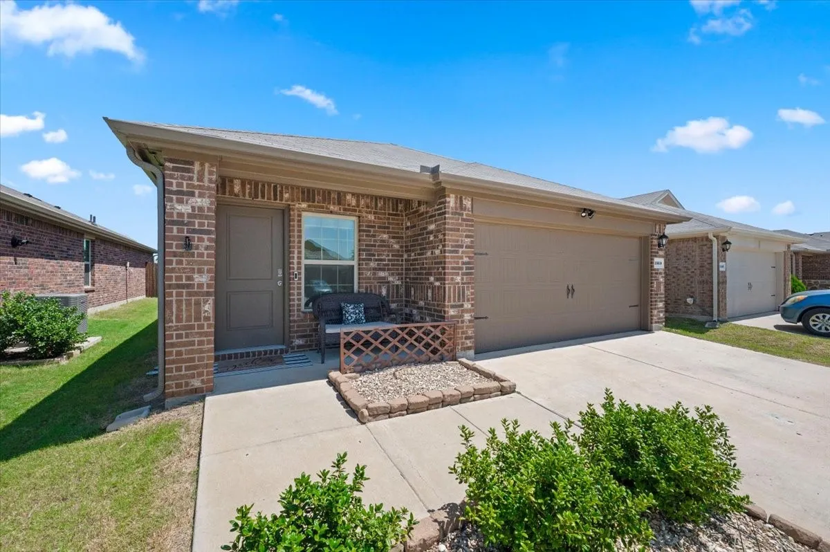 Single Family Residence For Sale in Kaufman County , 2560 Russell Street, Crandall, Texas 75114, 3 Bedroom, 2 Bathroom, 2 Garage spaces, 1,535 Sqft, built in 2022, mls#21344714, Real Estate Agent in Crandall, Homes For Sale in Kaufman county, Homes For Sale in Crandall, Realtor in Crandall Texas, Real Estate Brokerage Independent Realty Texas, Luminita Cordes Realtor