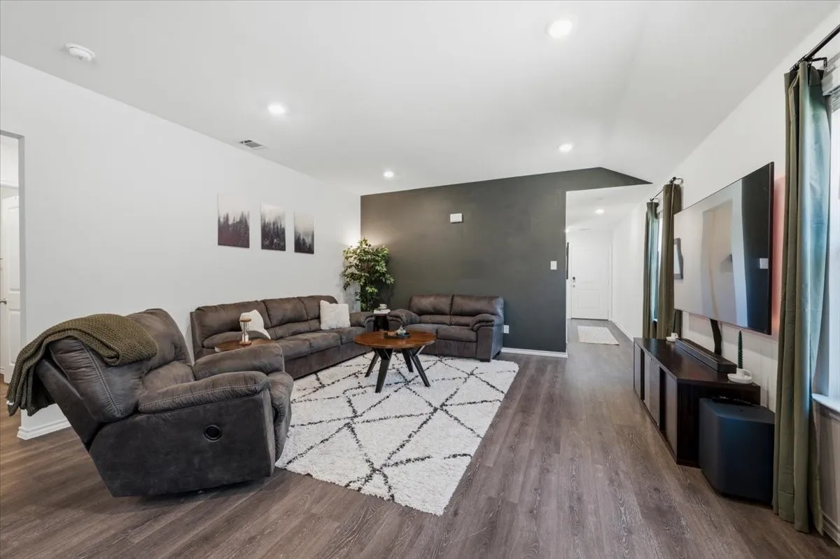 Single Family Residence For Sale in Kaufman County , 2560 Russell Street, Crandall, Texas 75114, 3 Bedroom, 2 Bathroom, 2 Garage spaces, 1,535 Sqft, built in 2022, mls#21344714, Real Estate Agent in Crandall, Homes For Sale in Kaufman county, Homes For Sale in Crandall, Realtor in Crandall Texas, Real Estate Brokerage Independent Realty Texas, Luminita Cordes Realtor