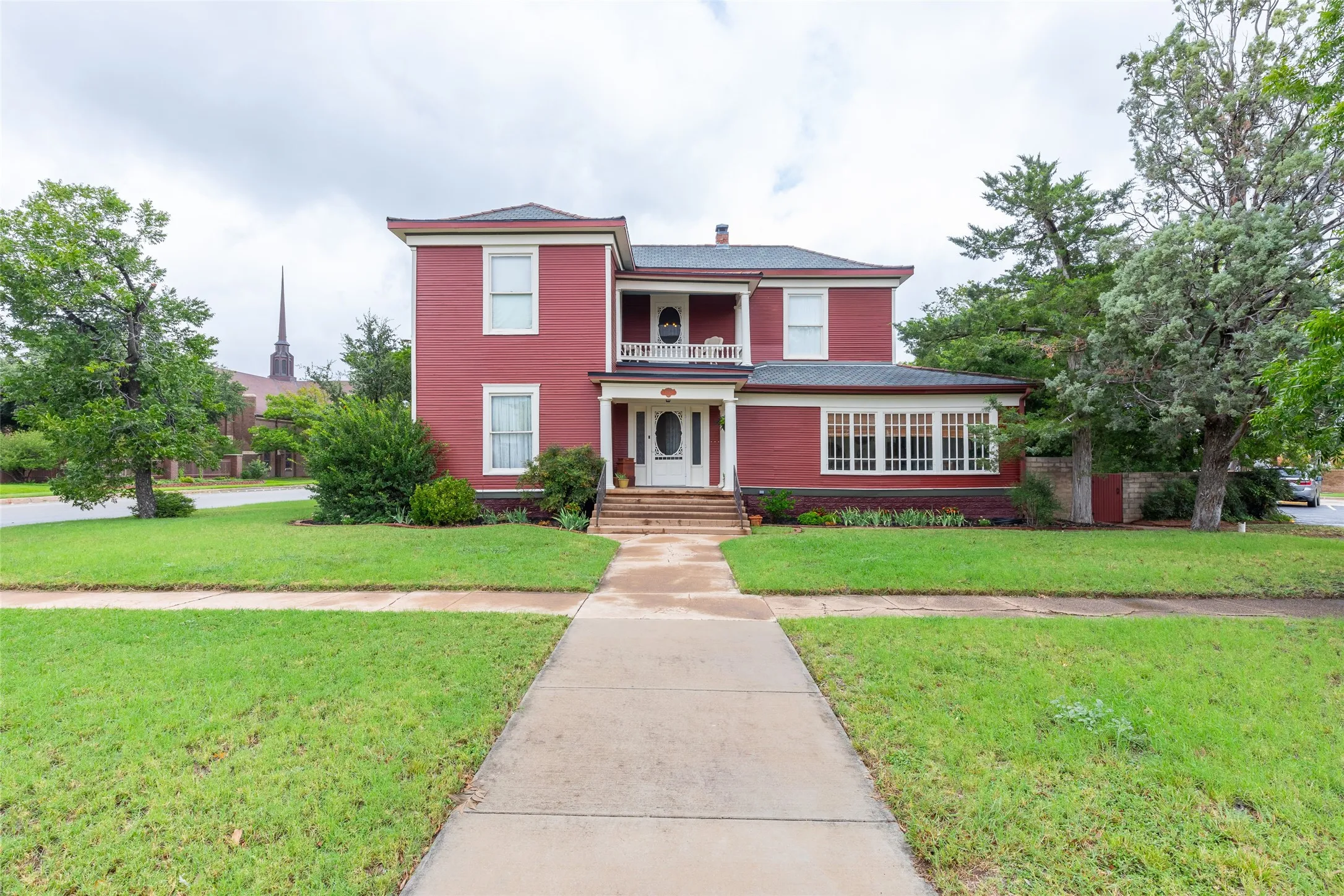 Single Family Residence For Sale in Taylor County , 1342 N 4th Street, Abilene, Texas 79601, 5 Bedroom, 3 Bathroom, Garage spaces, 4,364 Sqft, built in 1914, mls#21335717, Real Estate Agent in Abilene, Homes For Sale in Taylor county, Homes For Sale in Abilene, Realtor in Abilene Texas, Real Estate Brokerage Independent Realty Texas, Luminita Cordes Realtor