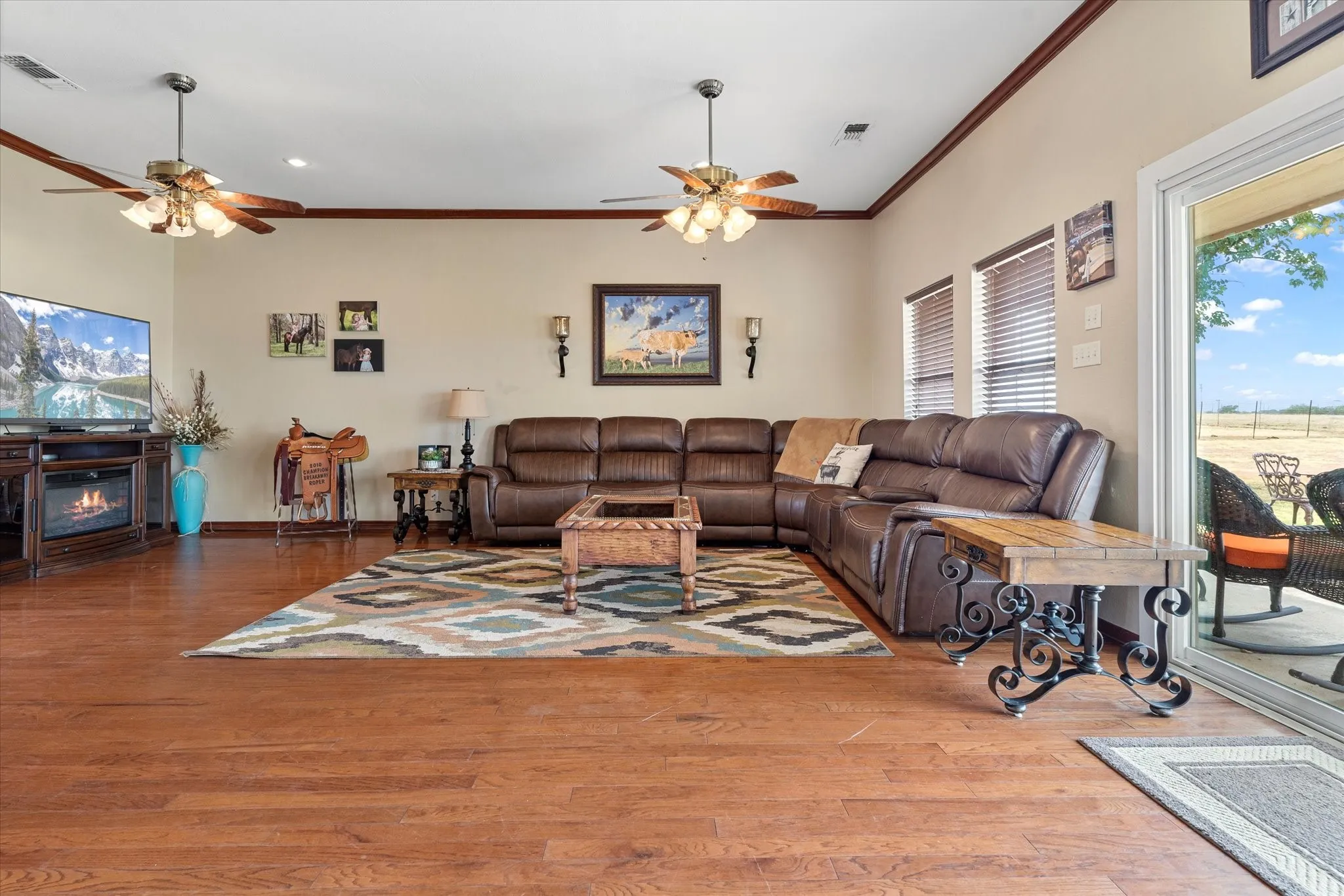 Farm For Sale in Grayson County , 685 W Line Road, Whitesboro, Texas 76273, 4 Bedroom, 4 Bathroom, 2 Garage spaces, 2,387 Sqft, built in 1997, mls#21344577, Real Estate Agent in Whitesboro, Homes For Sale in Grayson county, Homes For Sale in Whitesboro, Realtor in Whitesboro Texas, Real Estate Brokerage Independent Realty Texas, Luminita Cordes Realtor