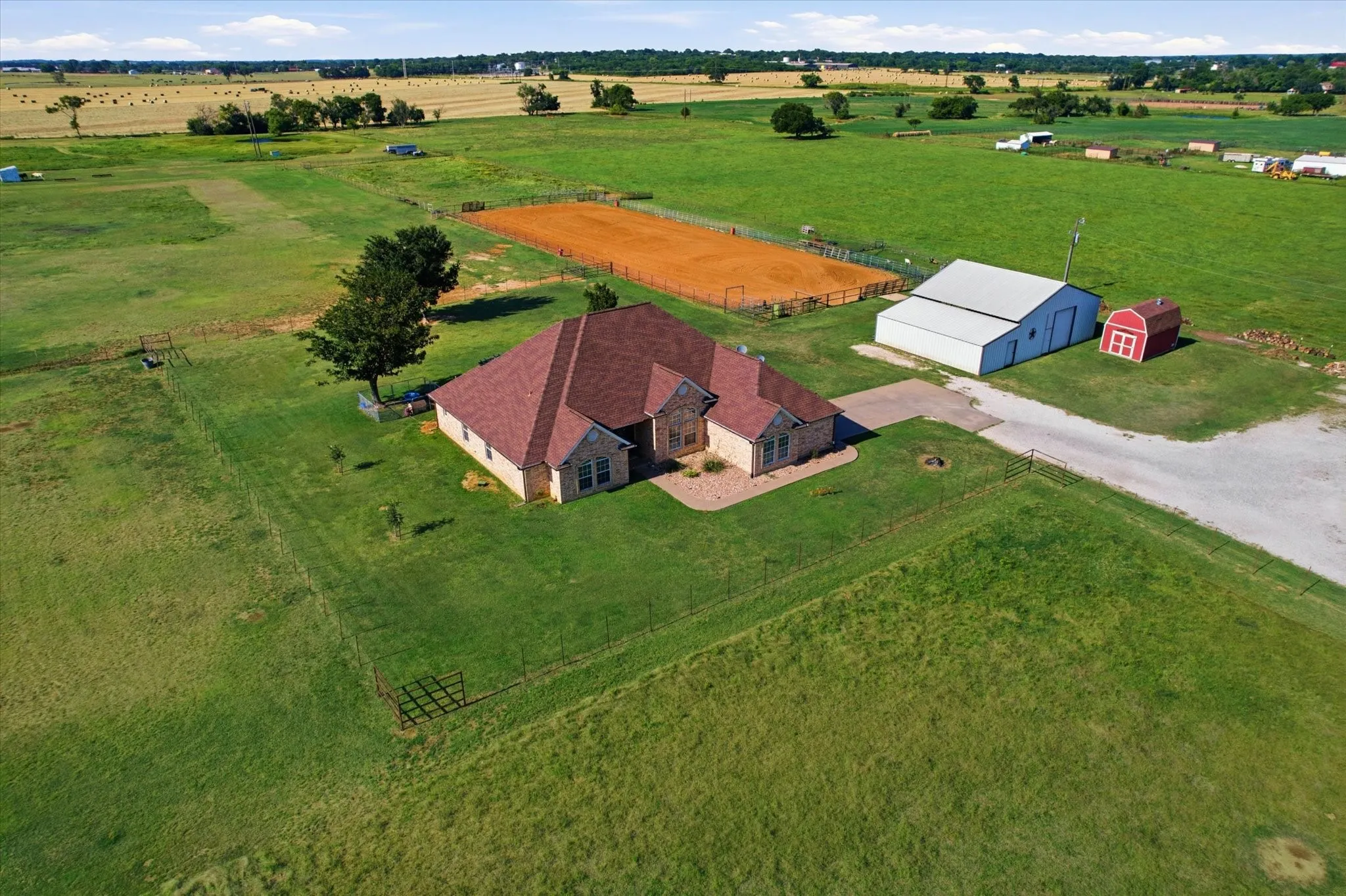 Farm For Sale in Grayson County , 685 W Line Road, Whitesboro, Texas 76273, 4 Bedroom, 4 Bathroom, 2 Garage spaces, 2,387 Sqft, built in 1997, mls#21344577, Real Estate Agent in Whitesboro, Homes For Sale in Grayson county, Homes For Sale in Whitesboro, Realtor in Whitesboro Texas, Real Estate Brokerage Independent Realty Texas, Luminita Cordes Realtor