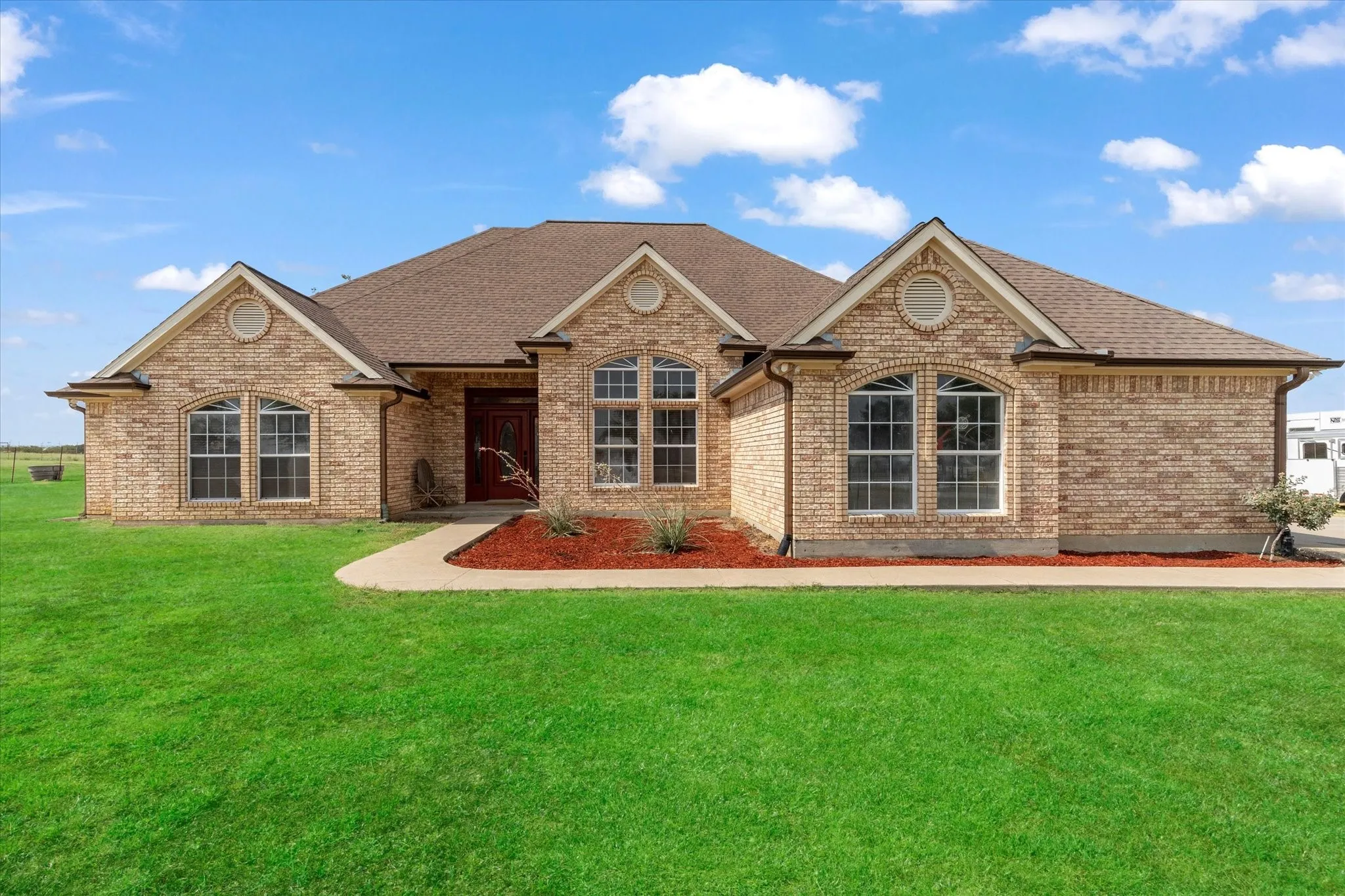 Farm For Sale in Grayson County , 685 W Line Road, Whitesboro, Texas 76273, 4 Bedroom, 4 Bathroom, 2 Garage spaces, 2,387 Sqft, built in 1997, mls#21344577, Real Estate Agent in Whitesboro, Homes For Sale in Grayson county, Homes For Sale in Whitesboro, Realtor in Whitesboro Texas, Real Estate Brokerage Independent Realty Texas, Luminita Cordes Realtor
