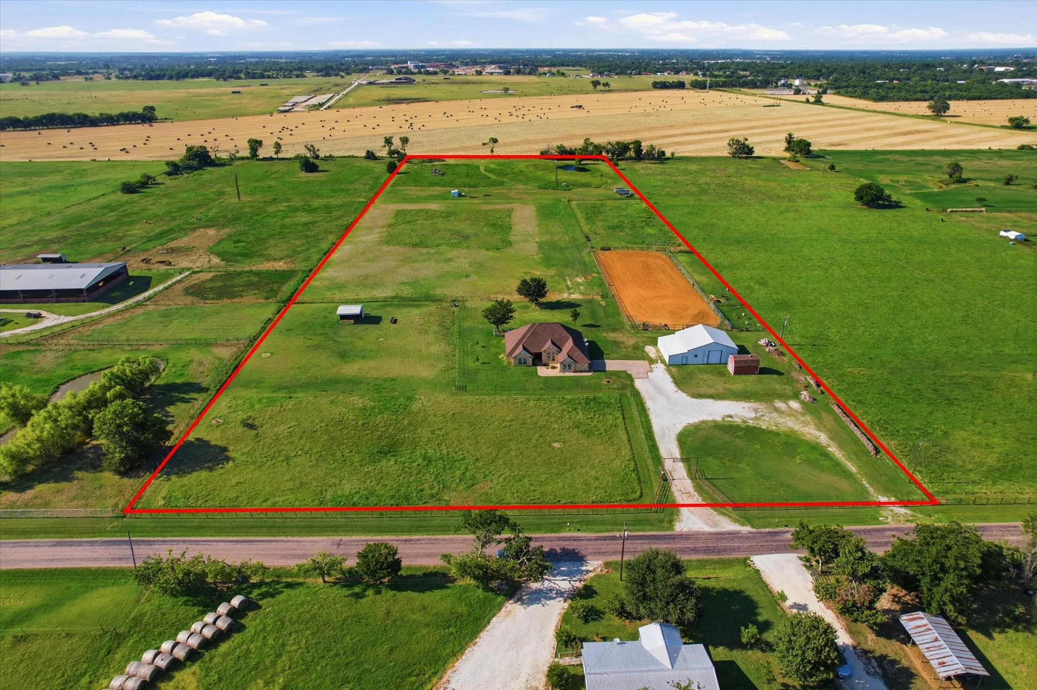 Farm For Sale in Grayson County , 685 W Line Road, Whitesboro, Texas 76273, 4 Bedroom, 4 Bathroom, 2 Garage spaces, 2,387 Sqft, built in 1997, mls#21344577, Real Estate Agent in Whitesboro, Homes For Sale in Grayson county, Homes For Sale in Whitesboro, Realtor in Whitesboro Texas, Real Estate Brokerage Independent Realty Texas, Luminita Cordes Realtor