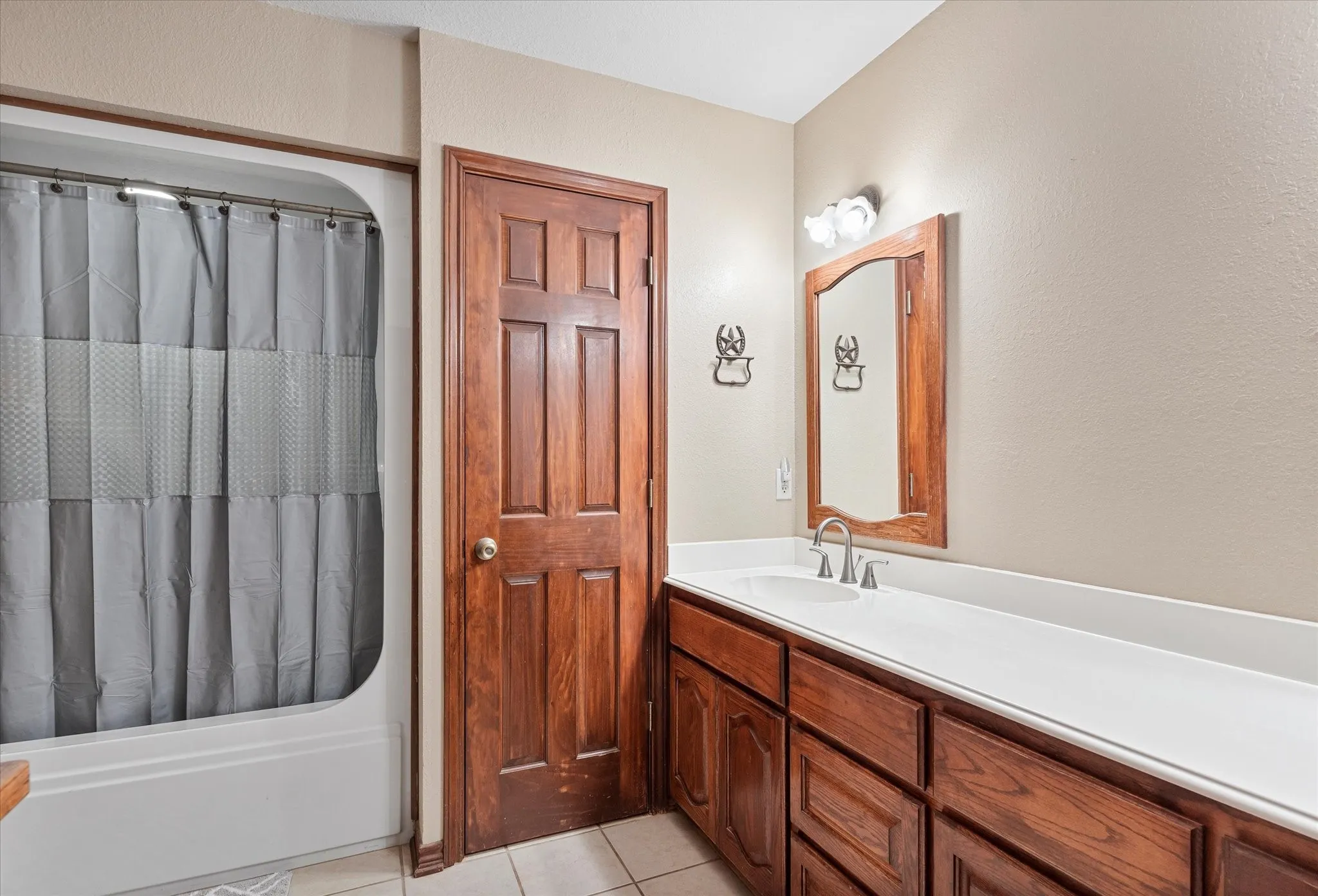 Farm For Sale in Grayson County , 685 W Line Road, Whitesboro, Texas 76273, 4 Bedroom, 4 Bathroom, 2 Garage spaces, 2,387 Sqft, built in 1997, mls#21344577, Real Estate Agent in Whitesboro, Homes For Sale in Grayson county, Homes For Sale in Whitesboro, Realtor in Whitesboro Texas, Real Estate Brokerage Independent Realty Texas, Luminita Cordes Realtor