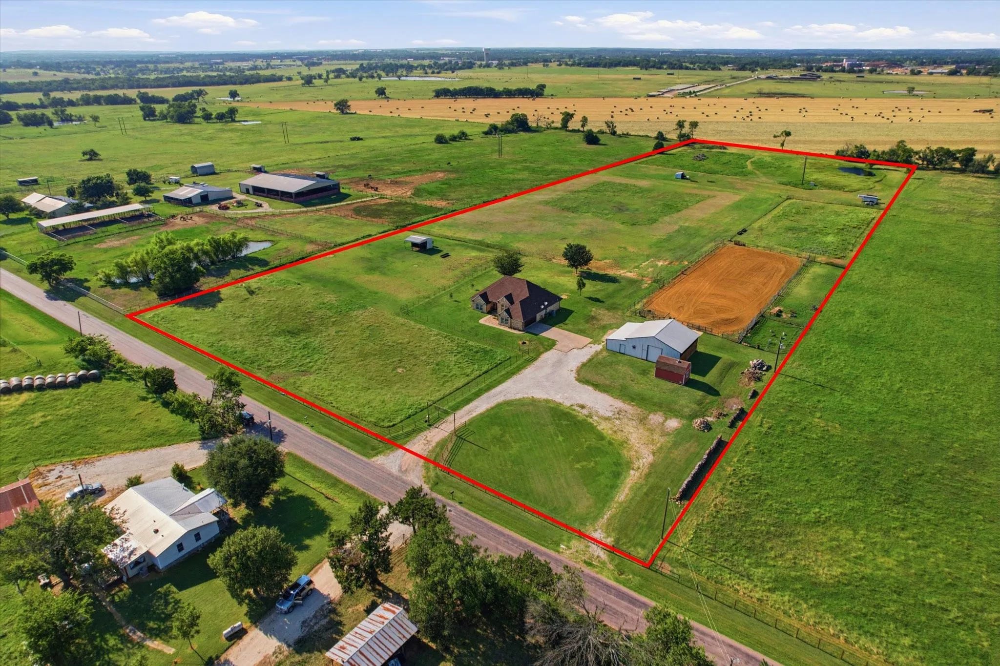 Farm For Sale in Grayson County , 685 W Line Road, Whitesboro, Texas 76273, 4 Bedroom, 4 Bathroom, 2 Garage spaces, 2,387 Sqft, built in 1997, mls#21344577, Real Estate Agent in Whitesboro, Homes For Sale in Grayson county, Homes For Sale in Whitesboro, Realtor in Whitesboro Texas, Real Estate Brokerage Independent Realty Texas, Luminita Cordes Realtor