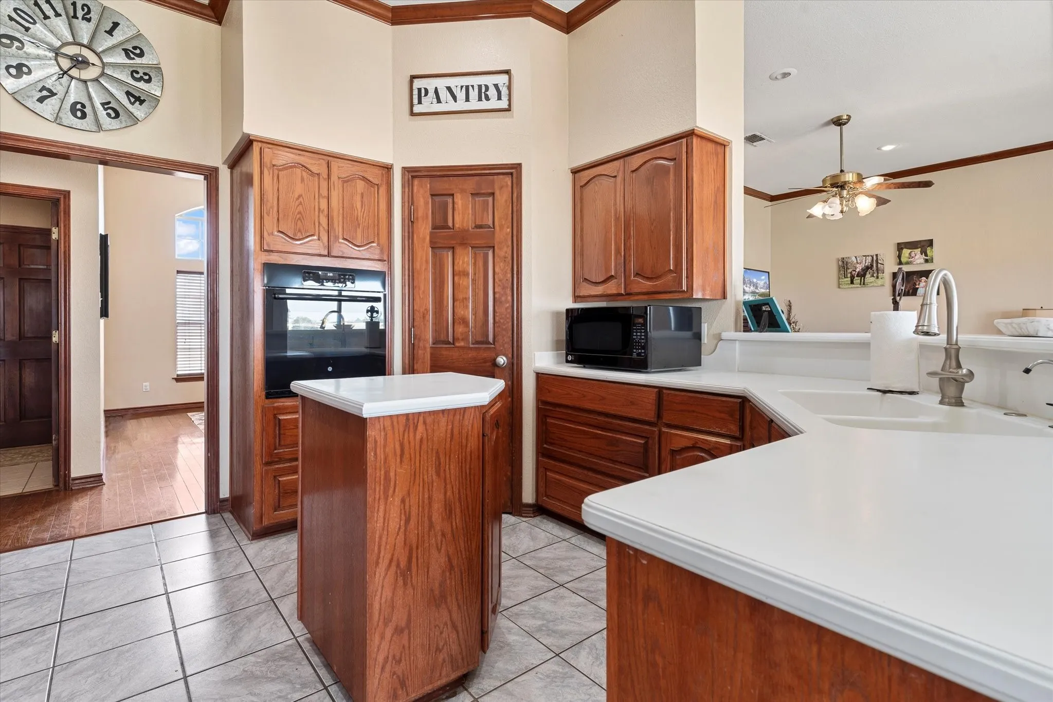 Farm For Sale in Grayson County , 685 W Line Road, Whitesboro, Texas 76273, 4 Bedroom, 4 Bathroom, 2 Garage spaces, 2,387 Sqft, built in 1997, mls#21344577, Real Estate Agent in Whitesboro, Homes For Sale in Grayson county, Homes For Sale in Whitesboro, Realtor in Whitesboro Texas, Real Estate Brokerage Independent Realty Texas, Luminita Cordes Realtor