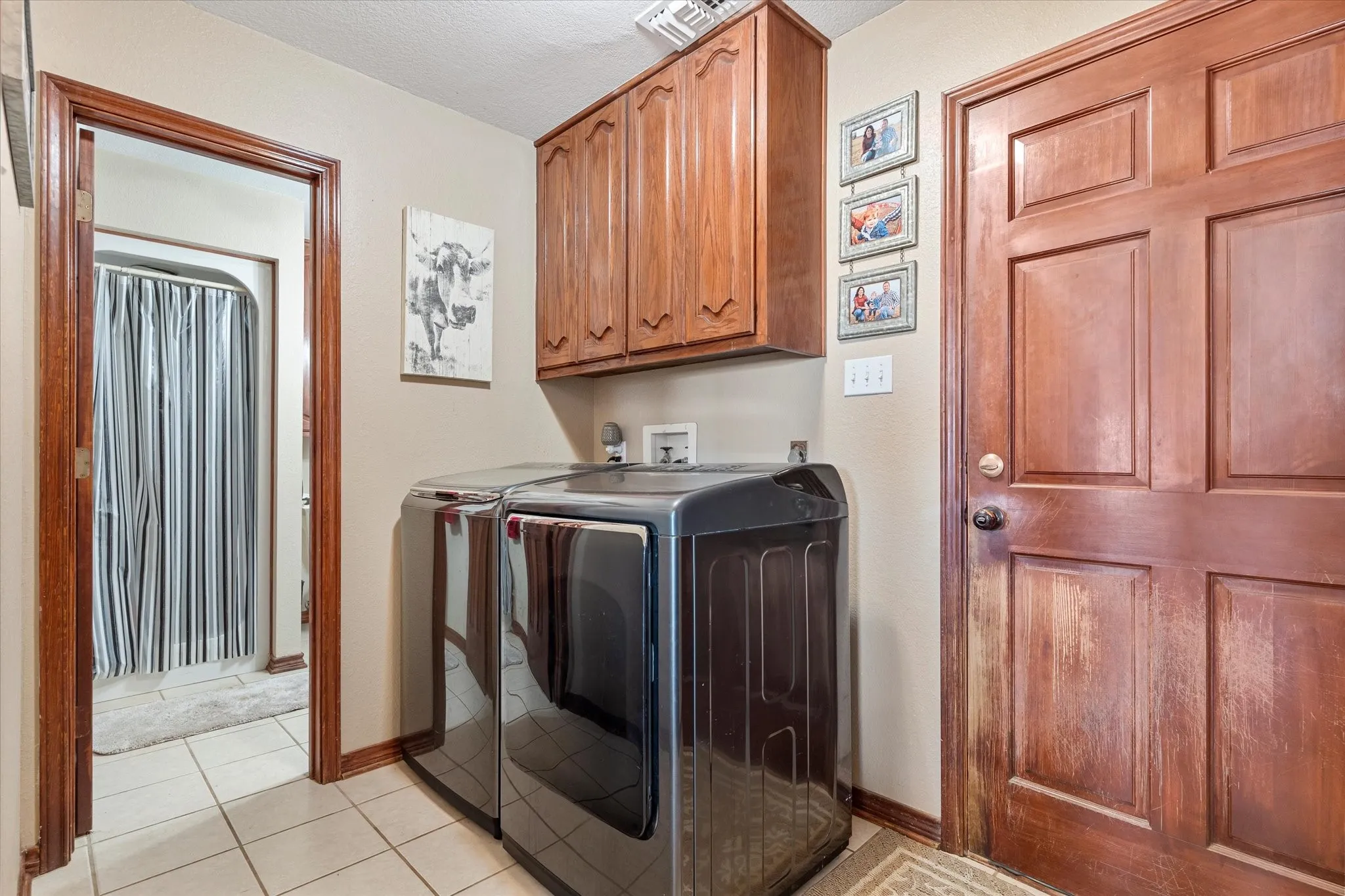Farm For Sale in Grayson County , 685 W Line Road, Whitesboro, Texas 76273, 4 Bedroom, 4 Bathroom, 2 Garage spaces, 2,387 Sqft, built in 1997, mls#21344577, Real Estate Agent in Whitesboro, Homes For Sale in Grayson county, Homes For Sale in Whitesboro, Realtor in Whitesboro Texas, Real Estate Brokerage Independent Realty Texas, Luminita Cordes Realtor