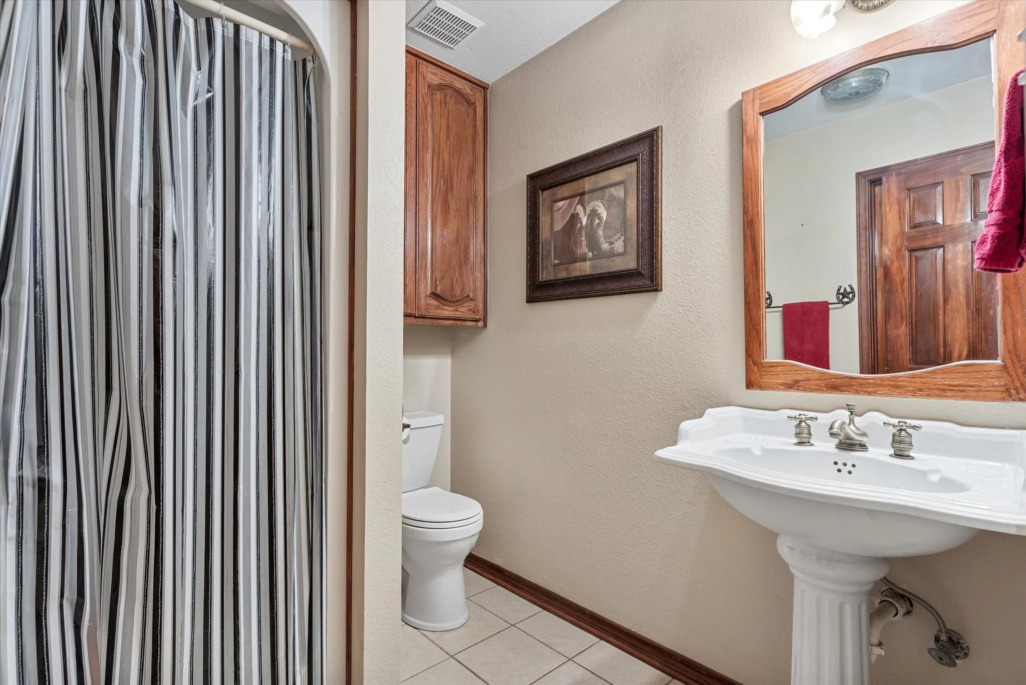 Farm For Sale in Grayson County , 685 W Line Road, Whitesboro, Texas 76273, 4 Bedroom, 4 Bathroom, 2 Garage spaces, 2,387 Sqft, built in 1997, mls#21344577, Real Estate Agent in Whitesboro, Homes For Sale in Grayson county, Homes For Sale in Whitesboro, Realtor in Whitesboro Texas, Real Estate Brokerage Independent Realty Texas, Luminita Cordes Realtor