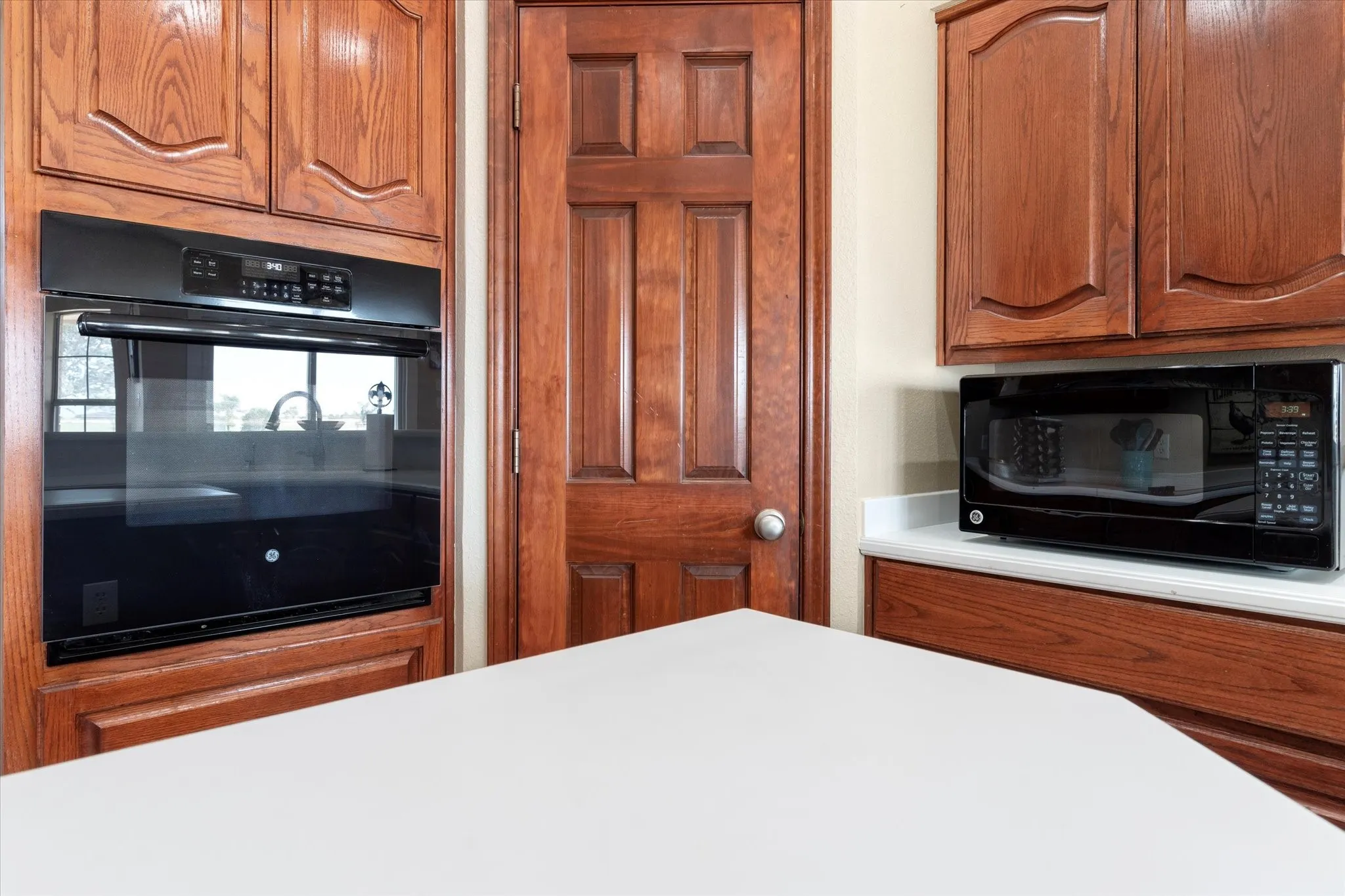 Farm For Sale in Grayson County , 685 W Line Road, Whitesboro, Texas 76273, 4 Bedroom, 4 Bathroom, 2 Garage spaces, 2,387 Sqft, built in 1997, mls#21344577, Real Estate Agent in Whitesboro, Homes For Sale in Grayson county, Homes For Sale in Whitesboro, Realtor in Whitesboro Texas, Real Estate Brokerage Independent Realty Texas, Luminita Cordes Realtor