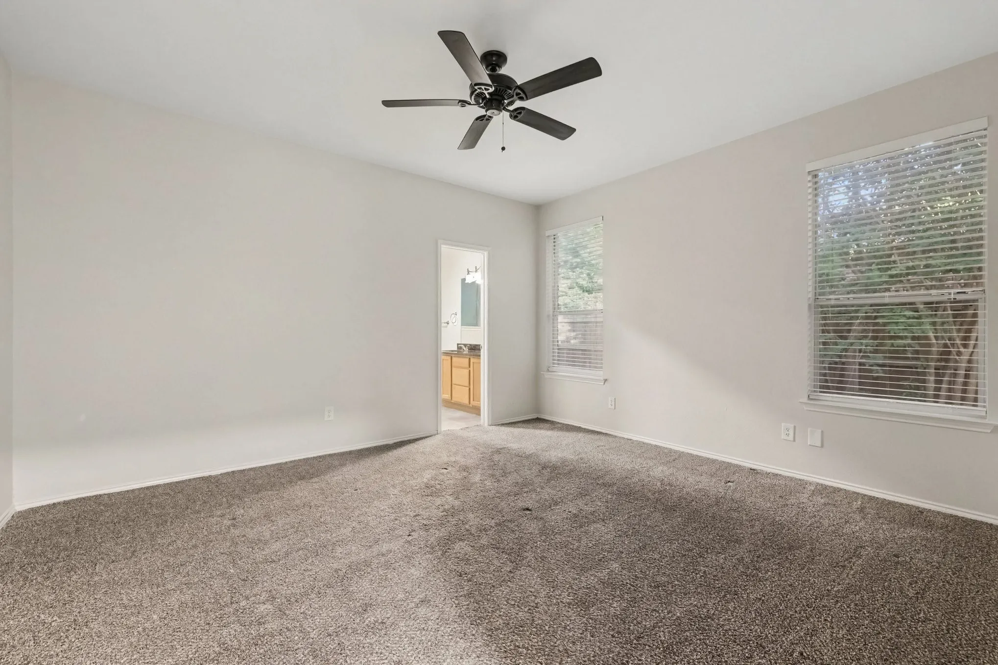 Single Family Residence For Sale in Denton County , 3104 Mulholland Road, Corinth, Texas 76210, 3 Bedroom, 2 Bathroom, 2 Garage spaces, 1,671 Sqft, built in 2000, mls#21338062, Real Estate Agent in Corinth, Homes For Sale in Denton county, Homes For Sale in Corinth, Realtor in Corinth Texas, Real Estate Brokerage Independent Realty Texas, Luminita Cordes Realtor