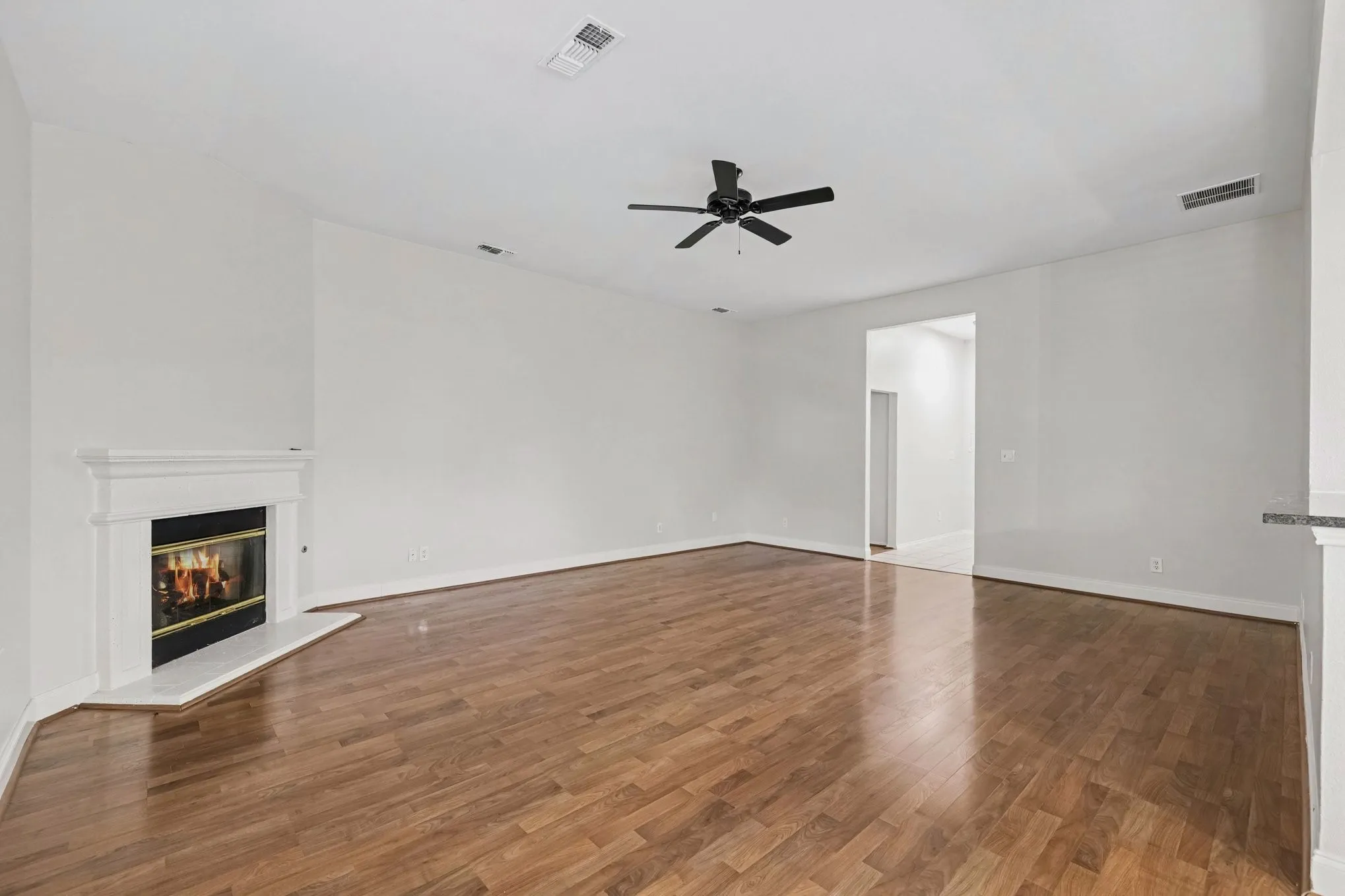 Single Family Residence For Sale in Denton County , 3104 Mulholland Road, Corinth, Texas 76210, 3 Bedroom, 2 Bathroom, 2 Garage spaces, 1,671 Sqft, built in 2000, mls#21338062, Real Estate Agent in Corinth, Homes For Sale in Denton county, Homes For Sale in Corinth, Realtor in Corinth Texas, Real Estate Brokerage Independent Realty Texas, Luminita Cordes Realtor