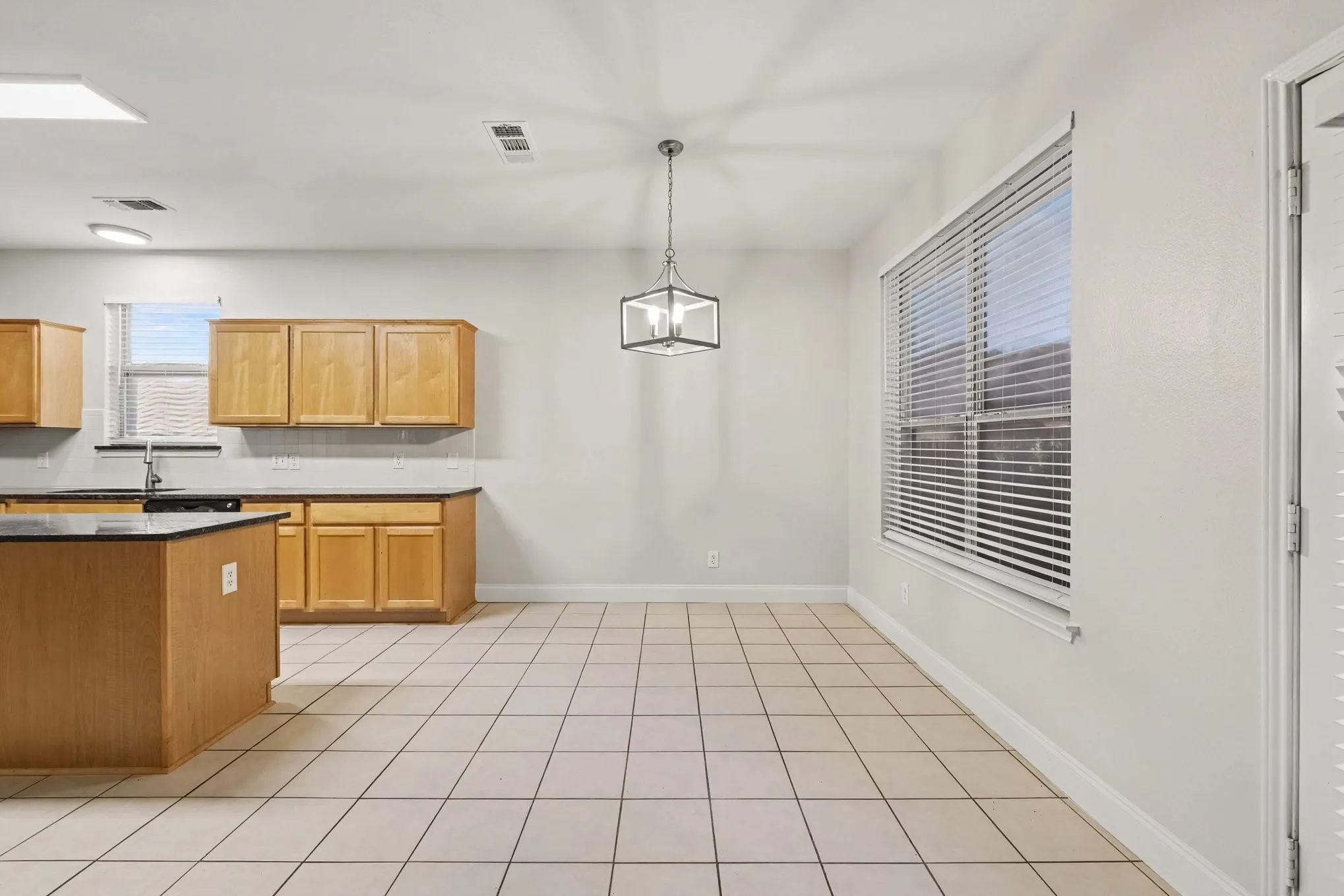 Single Family Residence For Sale in Denton County , 3104 Mulholland Road, Corinth, Texas 76210, 3 Bedroom, 2 Bathroom, 2 Garage spaces, 1,671 Sqft, built in 2000, mls#21338062, Real Estate Agent in Corinth, Homes For Sale in Denton county, Homes For Sale in Corinth, Realtor in Corinth Texas, Real Estate Brokerage Independent Realty Texas, Luminita Cordes Realtor