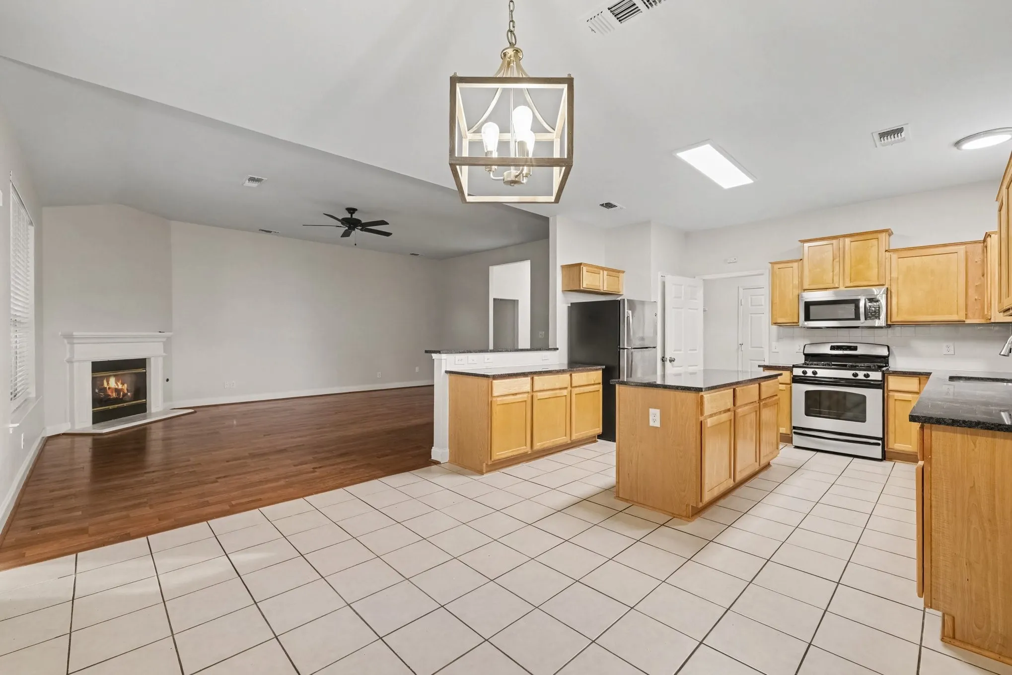 Single Family Residence For Sale in Denton County , 3104 Mulholland Road, Corinth, Texas 76210, 3 Bedroom, 2 Bathroom, 2 Garage spaces, 1,671 Sqft, built in 2000, mls#21338062, Real Estate Agent in Corinth, Homes For Sale in Denton county, Homes For Sale in Corinth, Realtor in Corinth Texas, Real Estate Brokerage Independent Realty Texas, Luminita Cordes Realtor