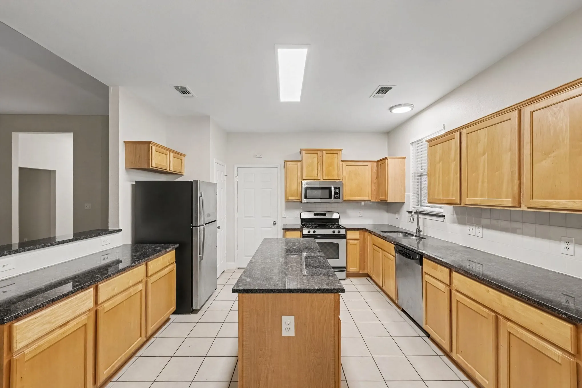 Single Family Residence For Sale in Denton County , 3104 Mulholland Road, Corinth, Texas 76210, 3 Bedroom, 2 Bathroom, 2 Garage spaces, 1,671 Sqft, built in 2000, mls#21338062, Real Estate Agent in Corinth, Homes For Sale in Denton county, Homes For Sale in Corinth, Realtor in Corinth Texas, Real Estate Brokerage Independent Realty Texas, Luminita Cordes Realtor