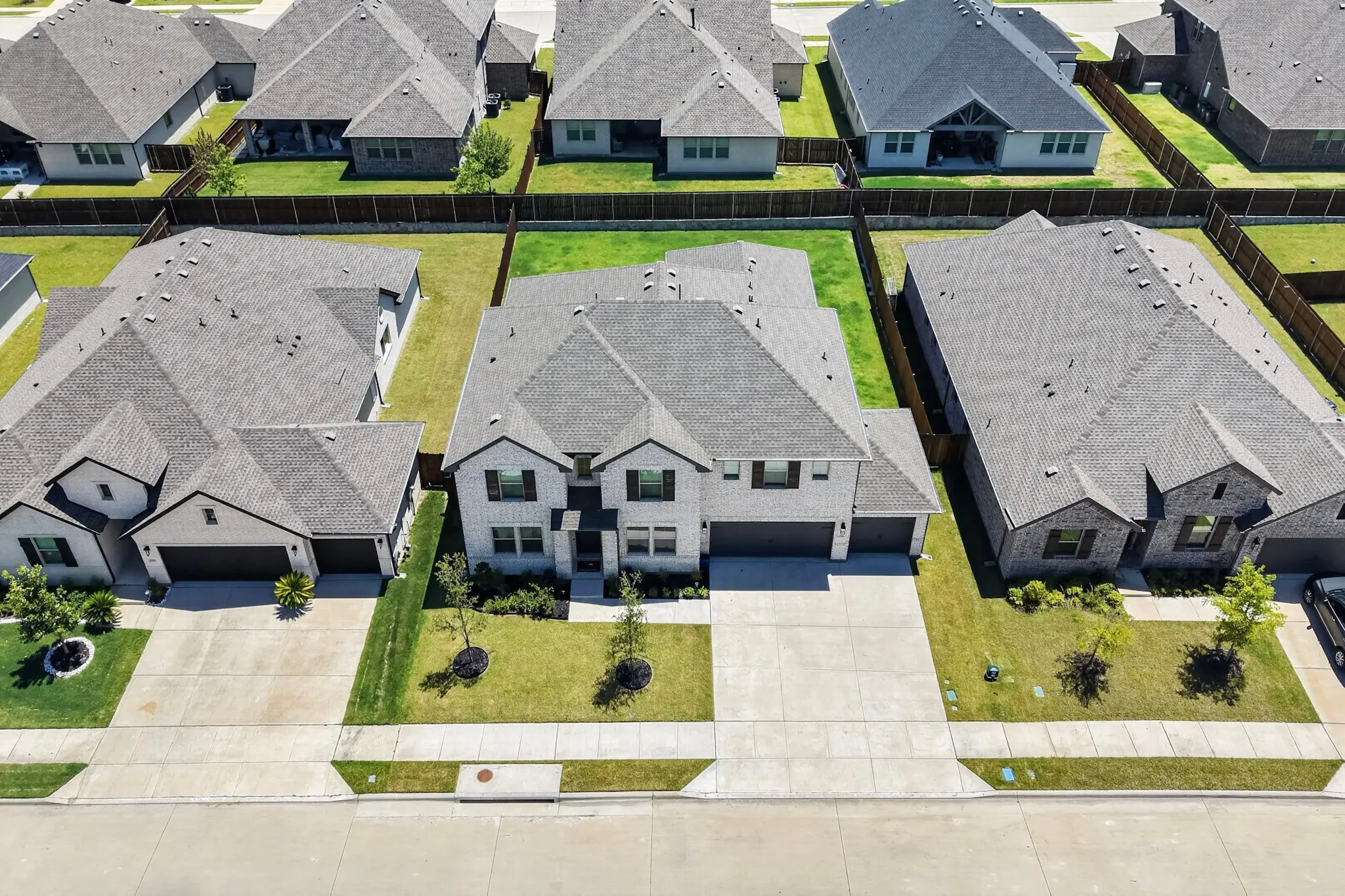 Single Family Residence For Rent in Collin County , 274 Wishing Pond Road, Lavon, Texas 75166, 5 Bedroom, 5 Bathroom, 4 Garage spaces, 3,716 Sqft, built in 2024, Price $3,800, mls#21338208, Real Estate Agent in Lavon, Homes For Rent in Collin county, Homes For Rent in Lavon, Realtor in Lavon Texas, Real Estate Brokerage Independent Realty Texas, Luminita Cordes Realtor