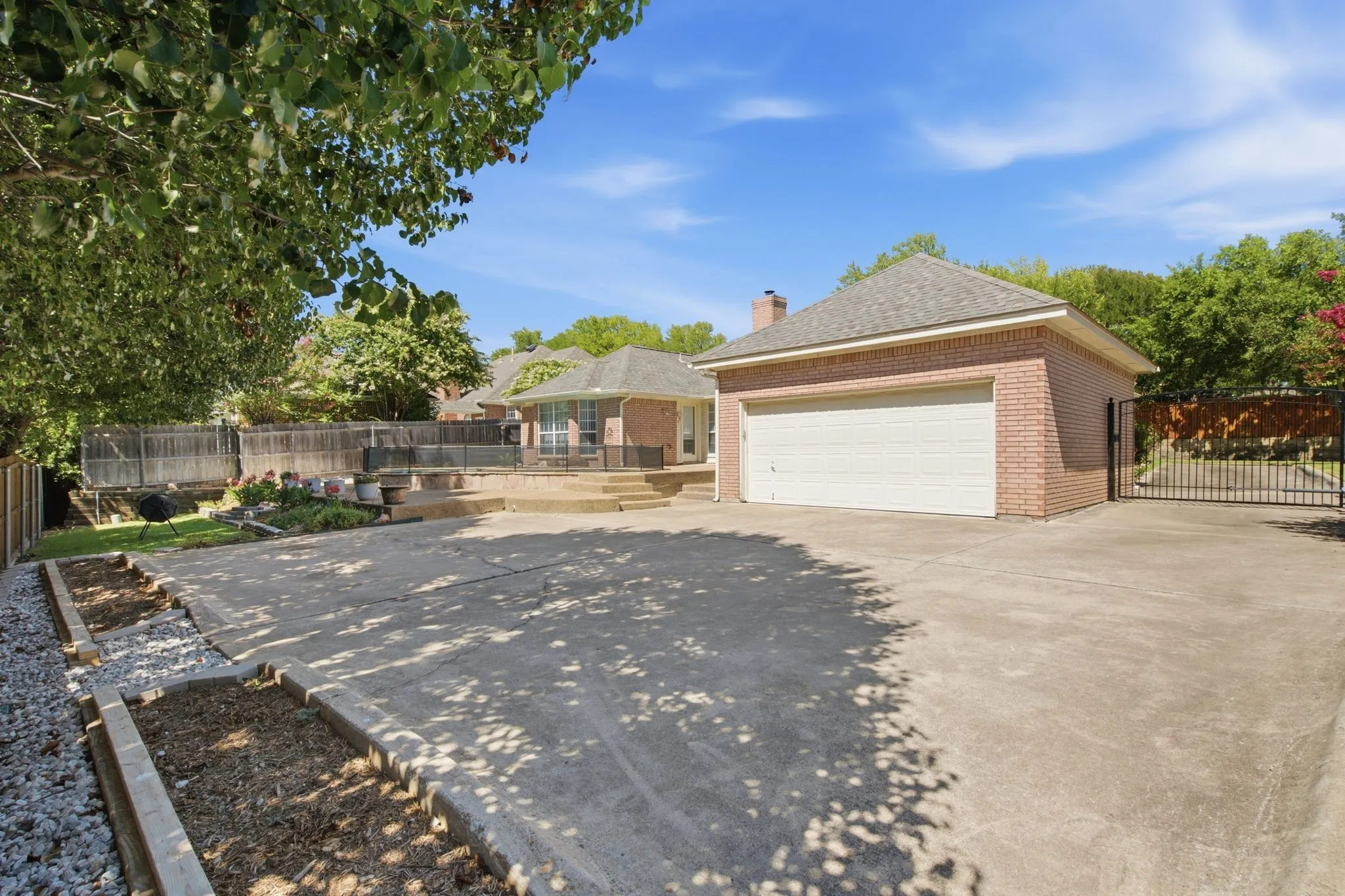 Single Family Residence For Sale in Tarrant County , 8417 Castle Creek Road, North Richland Hills, Texas 76182, 3 Bedroom, 3 Bathroom, 2 Garage spaces, 2,099 Sqft, built in 1995, mls#21342604, Real Estate Agent in North Richland Hills, Homes For Sale in Tarrant county, Homes For Sale in North Richland Hills, Realtor in North Richland Hills Texas, Real Estate Brokerage Independent Realty Texas, Luminita Cordes Realtor