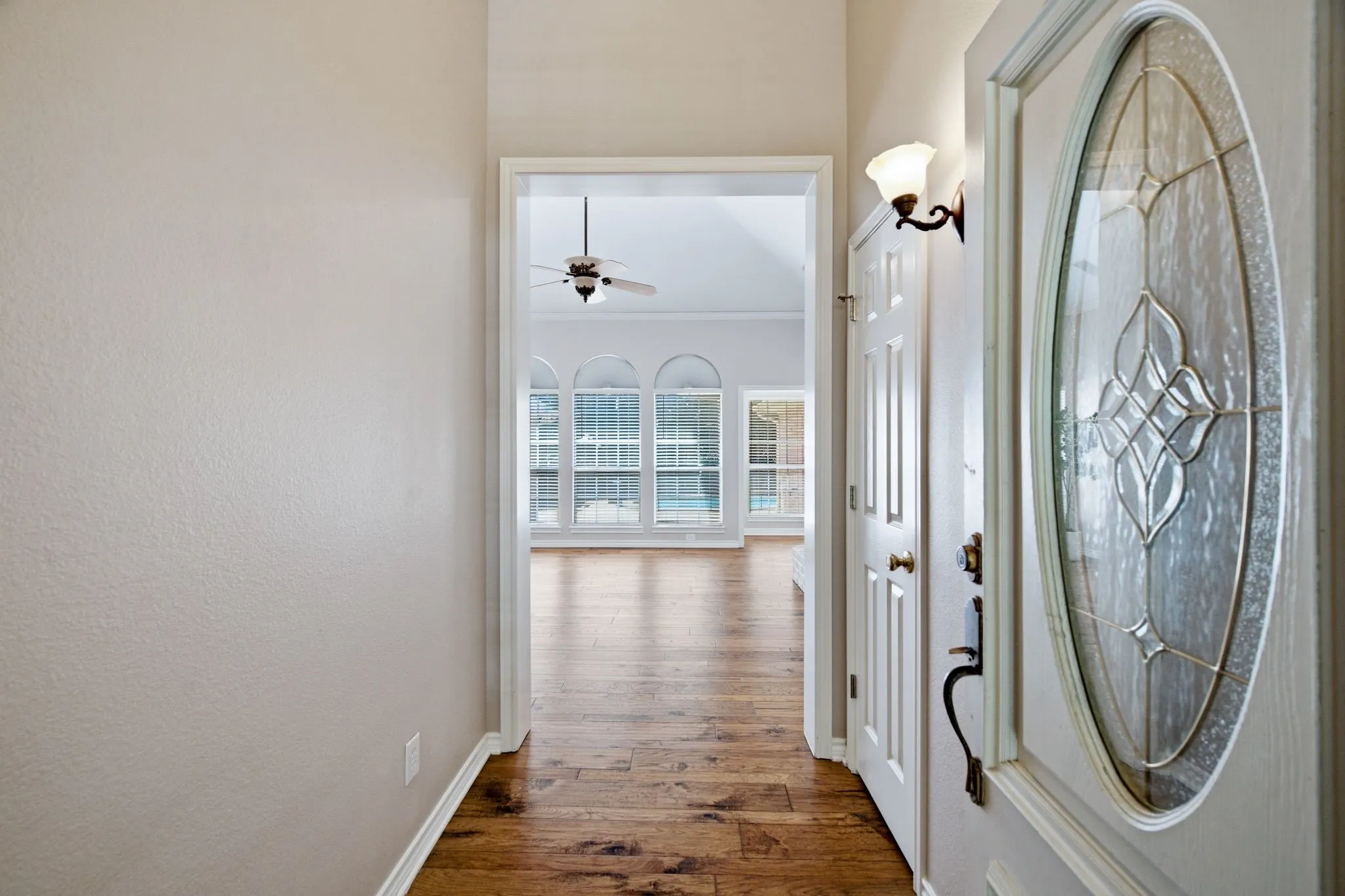 Single Family Residence For Sale in Tarrant County , 8417 Castle Creek Road, North Richland Hills, Texas 76182, 3 Bedroom, 3 Bathroom, 2 Garage spaces, 2,099 Sqft, built in 1995, mls#21342604, Real Estate Agent in North Richland Hills, Homes For Sale in Tarrant county, Homes For Sale in North Richland Hills, Realtor in North Richland Hills Texas, Real Estate Brokerage Independent Realty Texas, Luminita Cordes Realtor