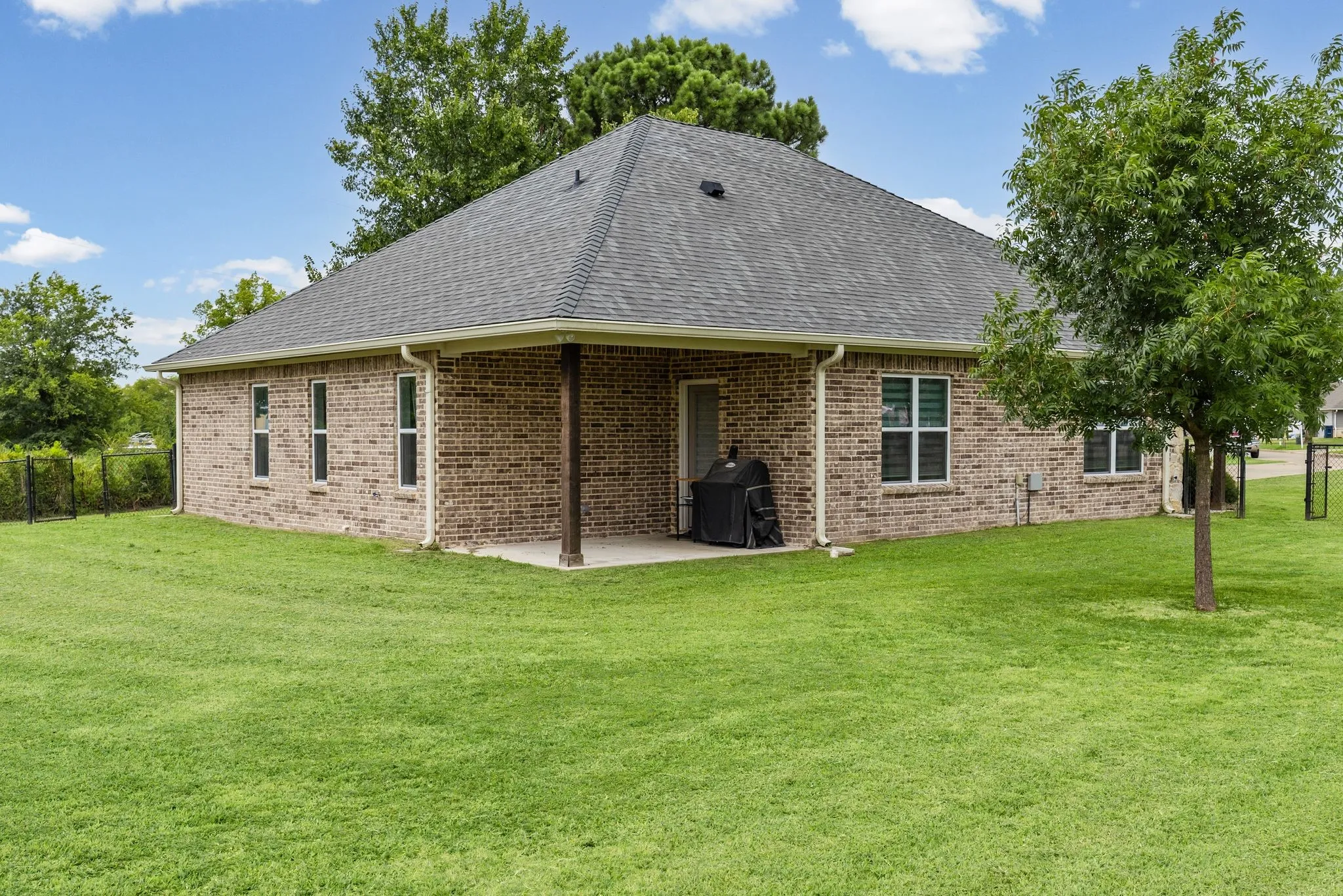Single Family Residence For Sale in Rains County , 228 Mill Street, Emory, Texas 75440, 3 Bedroom, 2 Bathroom, 2 Garage spaces, 1,363 Sqft, built in 2021, mls#21344500, Real Estate Agent in Emory, Homes For Sale in Rains county, Homes For Sale in Emory, Realtor in Emory Texas, Real Estate Brokerage Independent Realty Texas, Luminita Cordes Realtor