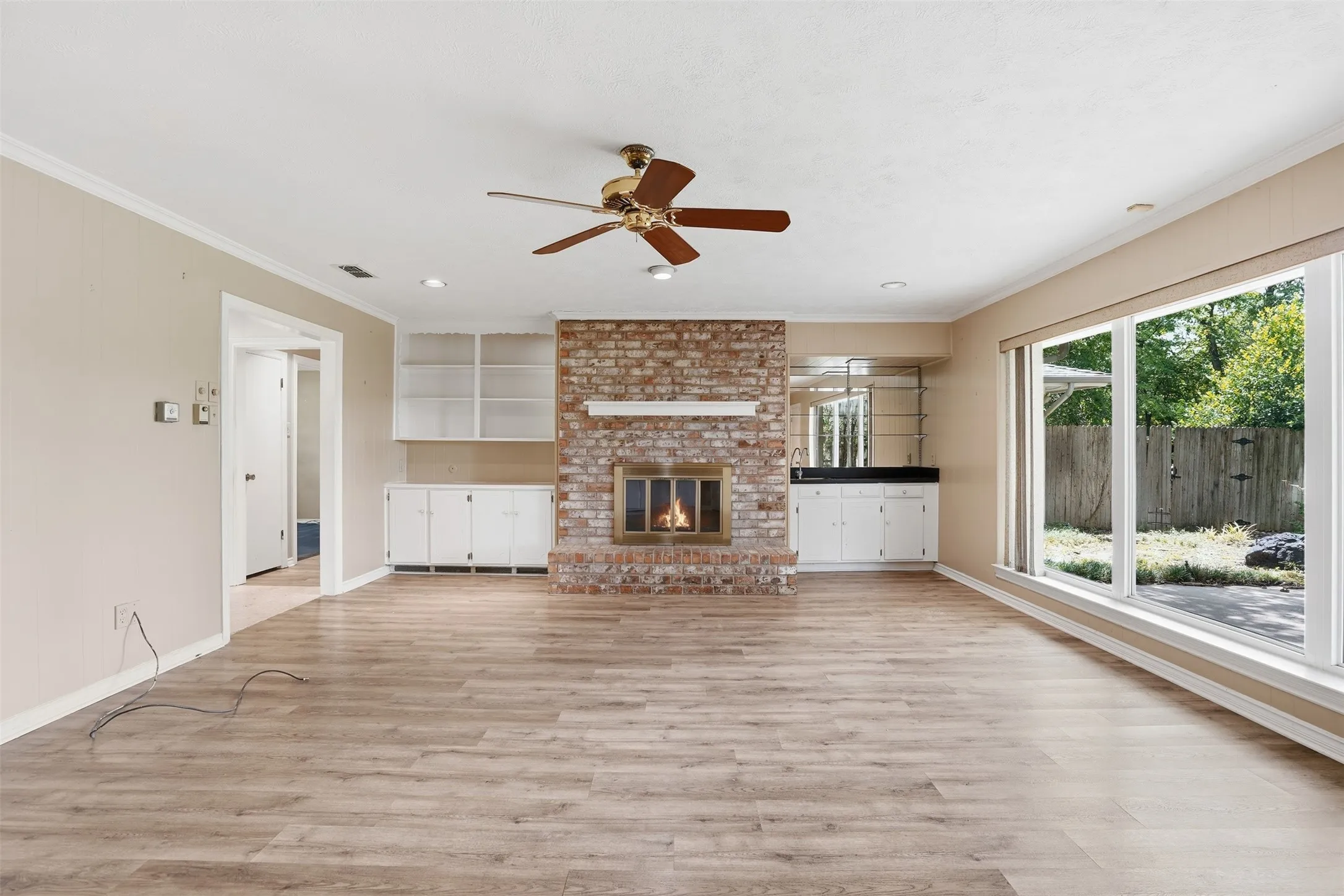 Single Family Residence For Sale in Tarrant County , 4328 Winding Way, Benbrook, Texas 76126, 4 Bedroom, 3 Bathroom, 2 Garage spaces, 2,615 Sqft, built in 1970, mls#21333032, Real Estate Agent in Benbrook, Homes For Sale in Tarrant county, Homes For Sale in Benbrook, Realtor in Benbrook Texas, Real Estate Brokerage Independent Realty Texas, Luminita Cordes Realtor
