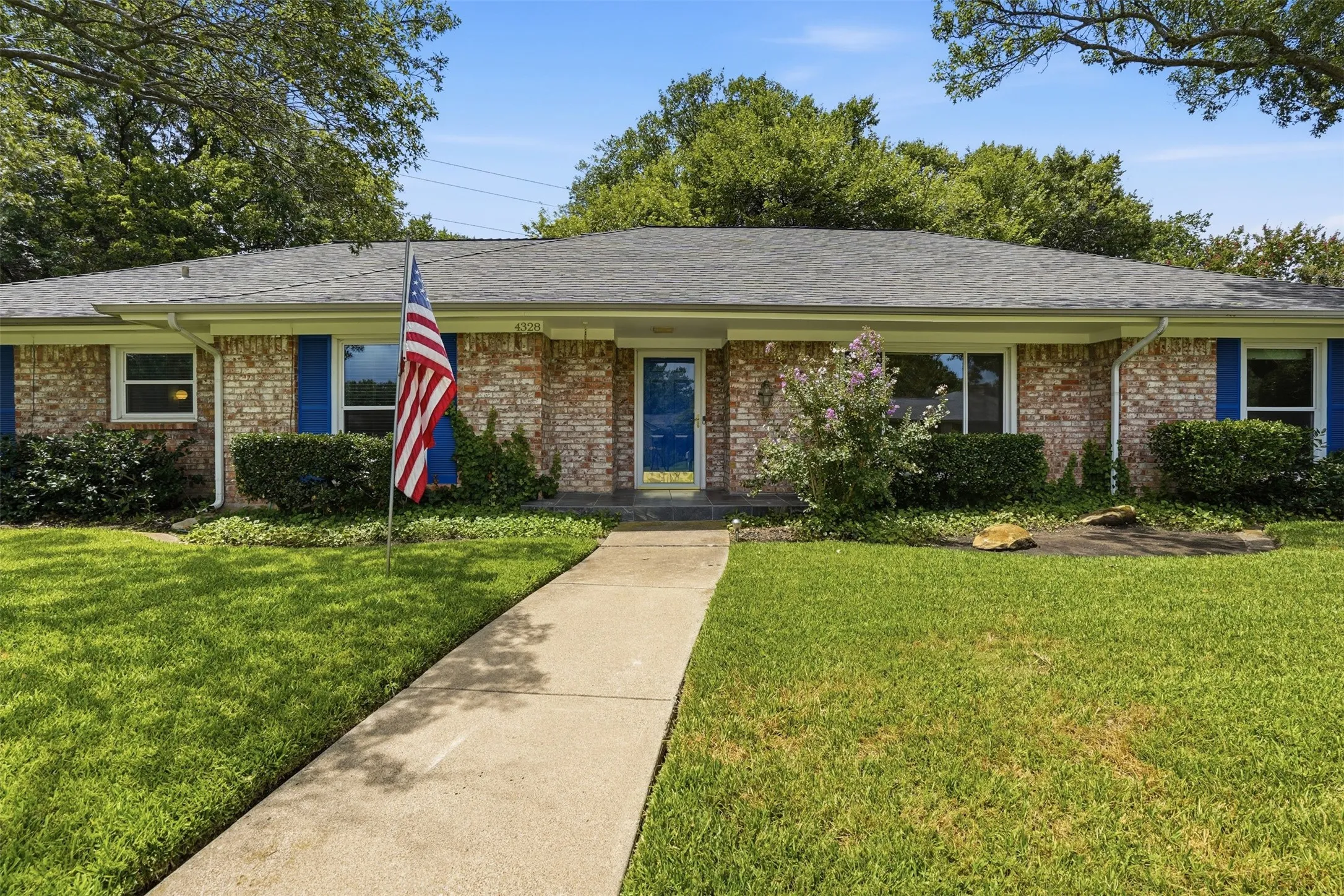 Single Family Residence For Sale in Tarrant County , 4328 Winding Way, Benbrook, Texas 76126, 4 Bedroom, 3 Bathroom, 2 Garage spaces, 2,615 Sqft, built in 1970, mls#21333032, Real Estate Agent in Benbrook, Homes For Sale in Tarrant county, Homes For Sale in Benbrook, Realtor in Benbrook Texas, Real Estate Brokerage Independent Realty Texas, Luminita Cordes Realtor