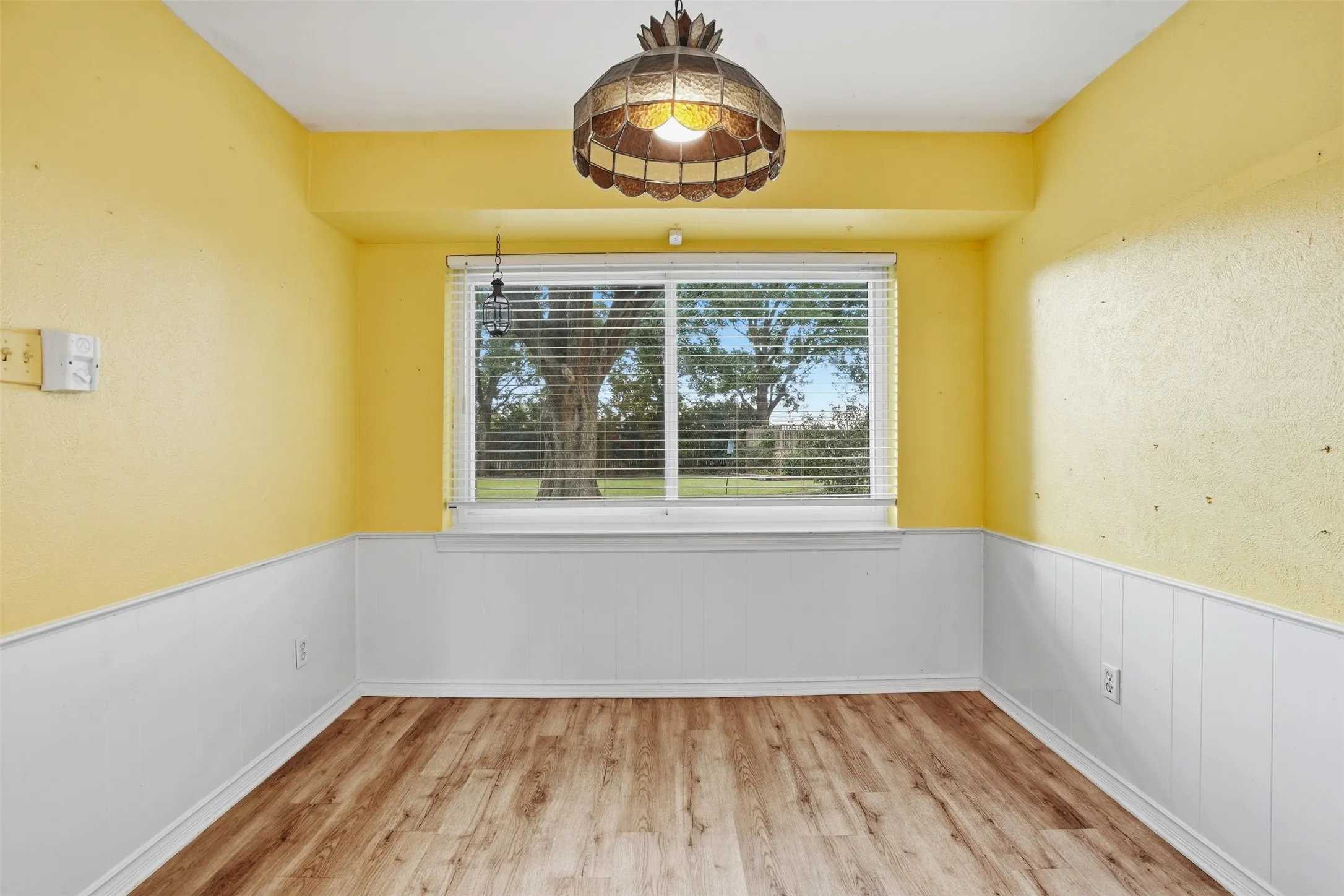 Single Family Residence For Sale in Tarrant County , 4328 Winding Way, Benbrook, Texas 76126, 4 Bedroom, 3 Bathroom, 2 Garage spaces, 2,615 Sqft, built in 1970, mls#21333032, Real Estate Agent in Benbrook, Homes For Sale in Tarrant county, Homes For Sale in Benbrook, Realtor in Benbrook Texas, Real Estate Brokerage Independent Realty Texas, Luminita Cordes Realtor