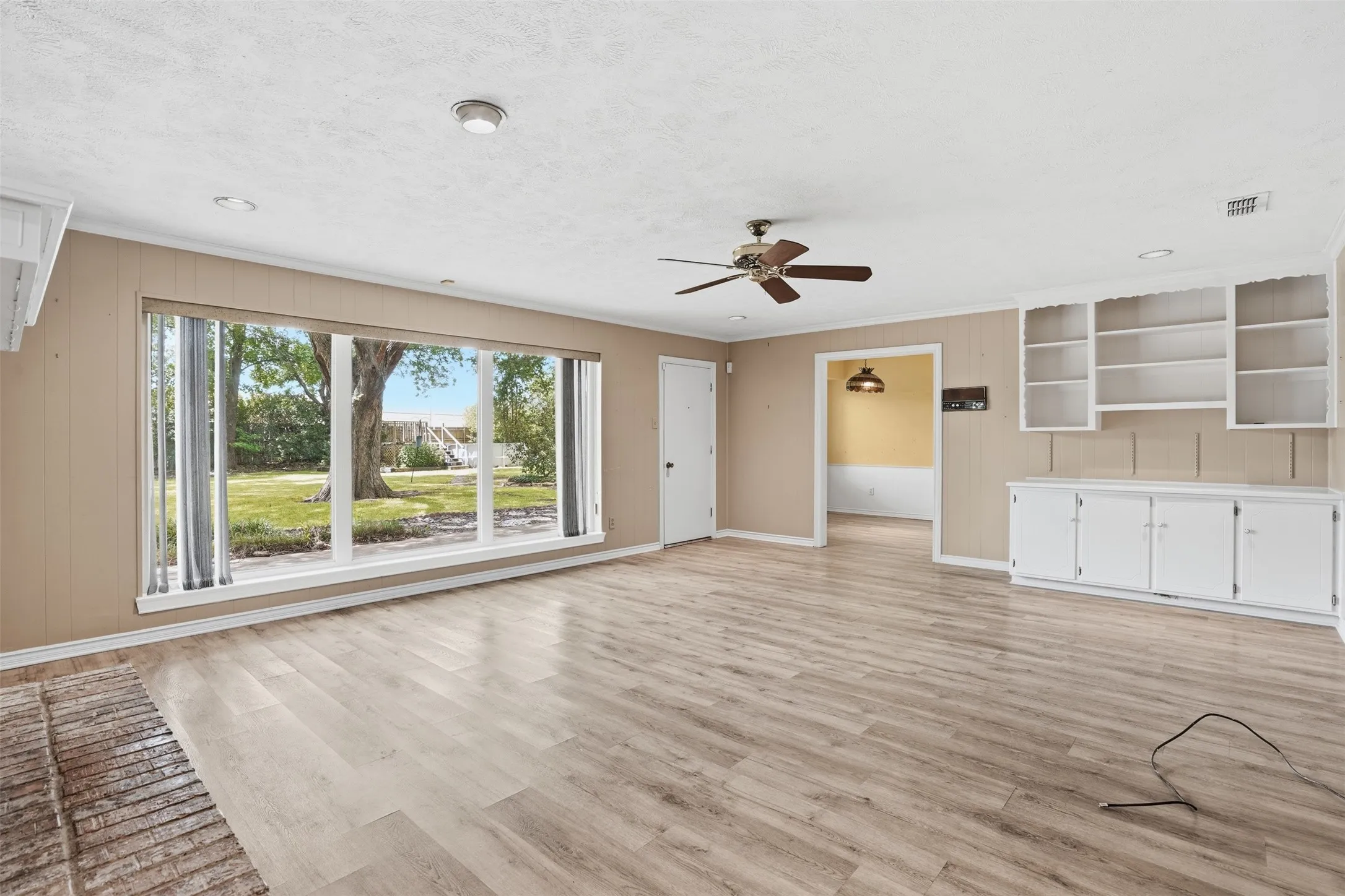 Single Family Residence For Sale in Tarrant County , 4328 Winding Way, Benbrook, Texas 76126, 4 Bedroom, 3 Bathroom, 2 Garage spaces, 2,615 Sqft, built in 1970, mls#21333032, Real Estate Agent in Benbrook, Homes For Sale in Tarrant county, Homes For Sale in Benbrook, Realtor in Benbrook Texas, Real Estate Brokerage Independent Realty Texas, Luminita Cordes Realtor