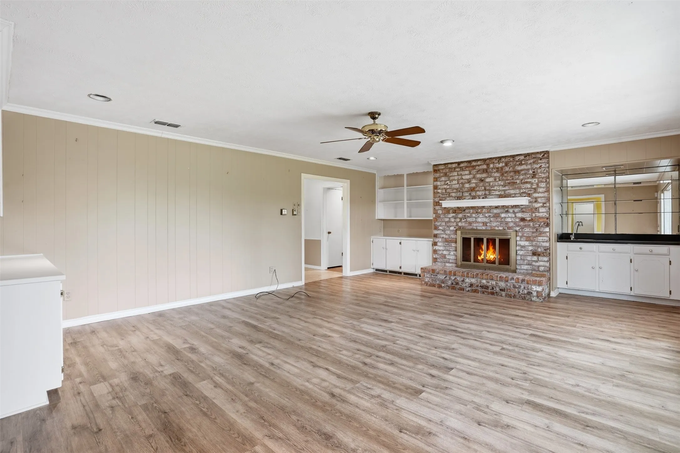 Single Family Residence For Sale in Tarrant County , 4328 Winding Way, Benbrook, Texas 76126, 4 Bedroom, 3 Bathroom, 2 Garage spaces, 2,615 Sqft, built in 1970, mls#21333032, Real Estate Agent in Benbrook, Homes For Sale in Tarrant county, Homes For Sale in Benbrook, Realtor in Benbrook Texas, Real Estate Brokerage Independent Realty Texas, Luminita Cordes Realtor